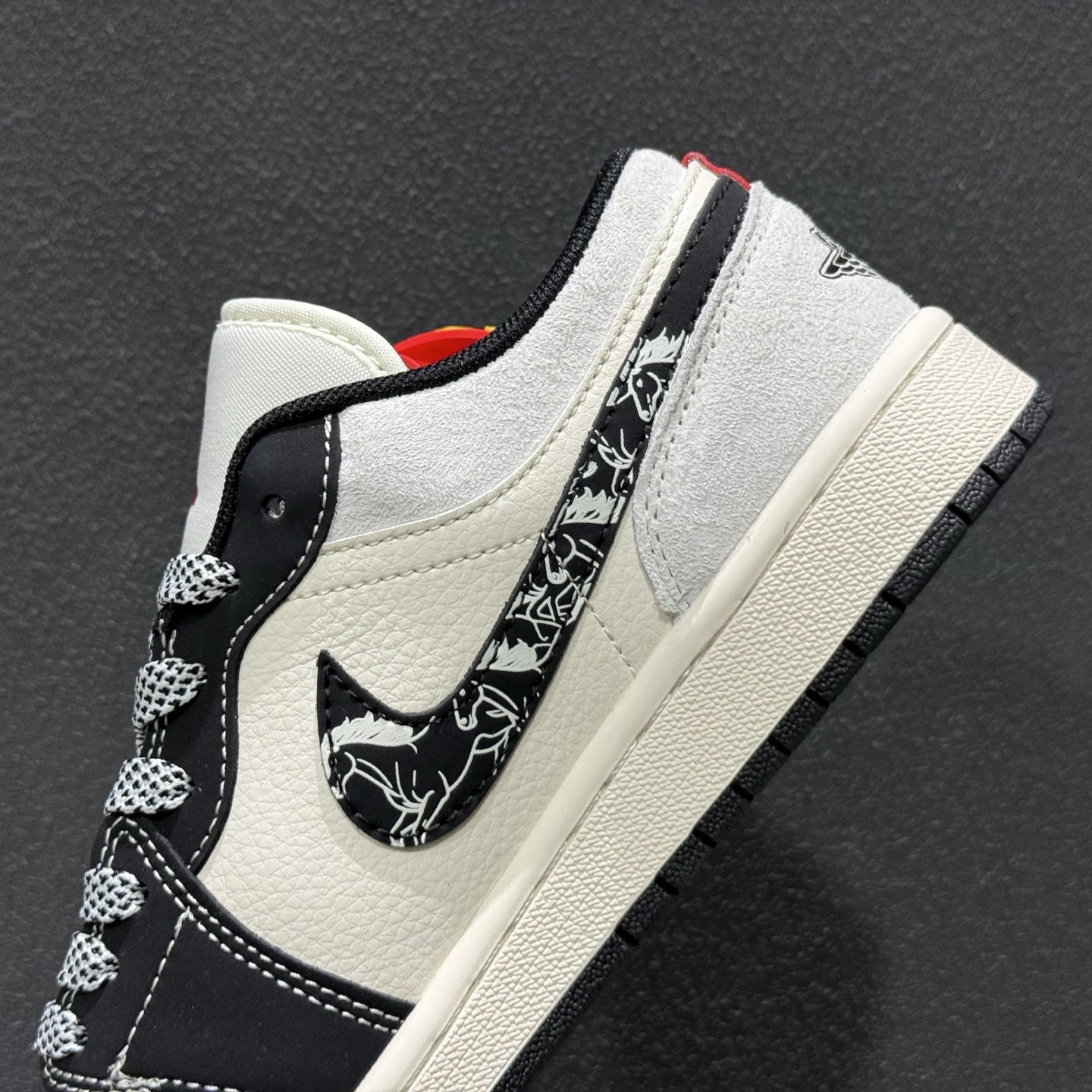 Air Jordan 1 Low AJ1 乔1 2026 马年限定 高端定制 低帮复古篮球鞋 LX1988-826-Top High Quatity Cheap Sneakers Fashion Clothing Clothes Bags handbags Shoes of all Brand wholesale With The best Quality And Beautiful Price from China Factory Chinese suppliers wholesaler seller Air Jordan 1 Low AJ1 乔1 2026 马年限定 高端定制 低帮复古篮球鞋 LX1988-826