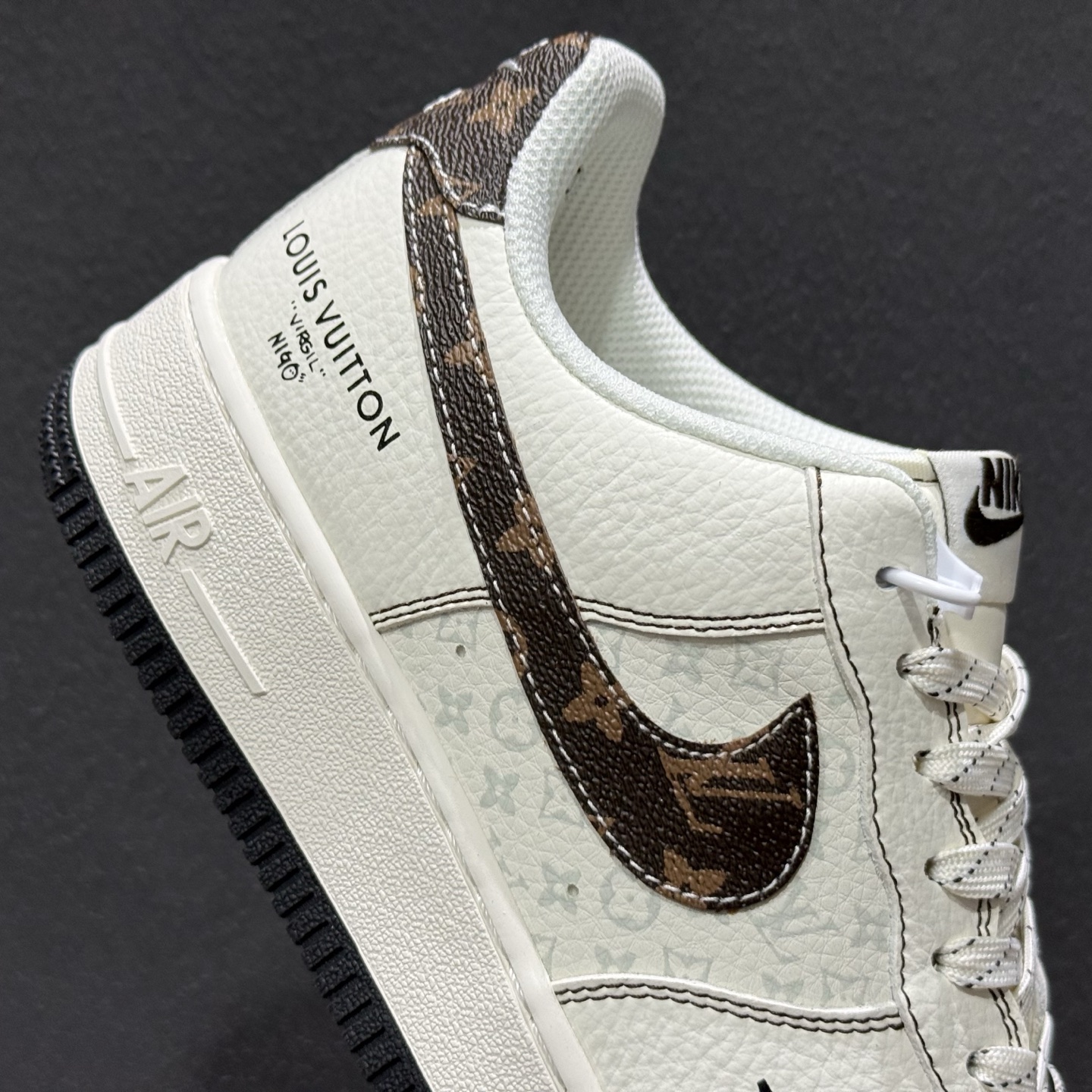 Nike Air Force 1 Low x Louis Vuitton 联名定制款 以经典纯白 Air Force 1 Low 为基底 KG6699-F27-Top High Quatity Cheap Sneakers Fashion Clothing Clothes Bags handbags Shoes of all Brand wholesale With The best Quality And Beautiful Price from China Factory Chinese suppliers wholesaler seller Nike Air Force 1 Low x Louis Vuitton 联名定制款 以经典纯白 Air Force 1 Low 为基底 KG6699-F27