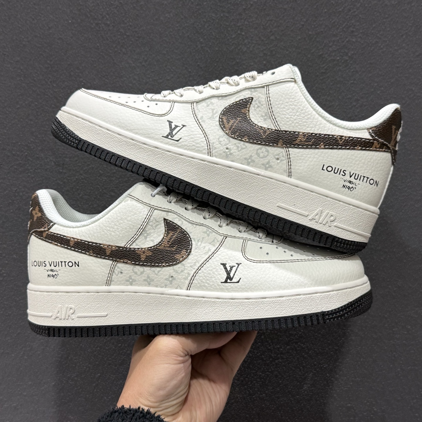 Nike Air Force 1 Low x Louis Vuitton 联名定制款 以经典纯白 Air Force 1 Low 为基底 KG6699-F27-Top High Quatity Cheap Sneakers Fashion Clothing Clothes Bags handbags Shoes of all Brand wholesale With The best Quality And Beautiful Price from China Factory Chinese suppliers wholesaler seller Nike Air Force 1 Low x Louis Vuitton 联名定制款 以经典纯白 Air Force 1 Low 为基底 KG6699-F27