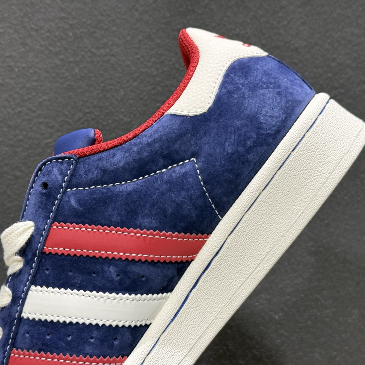 AD Originals Super马年限定 贝壳头板鞋 JY8925