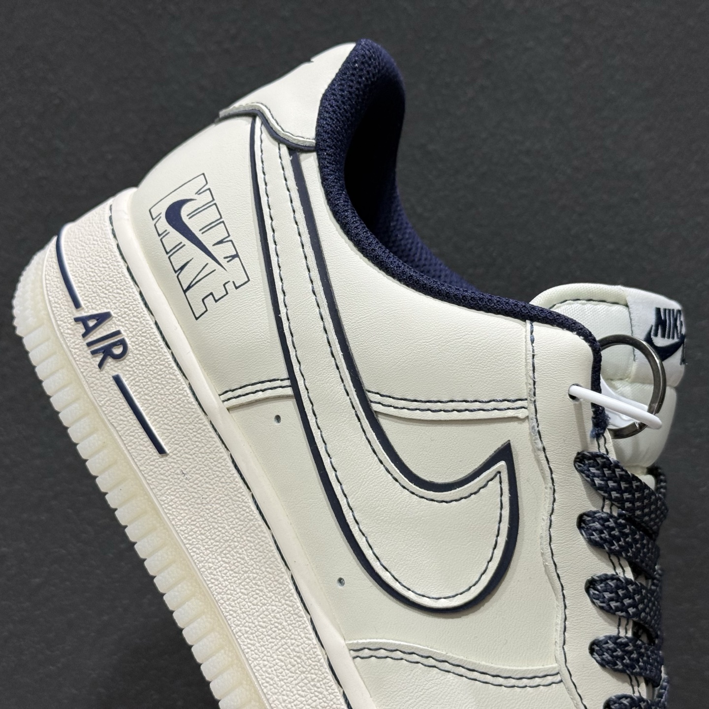 兔八哥 质感拉满 NIKE AIR FORCE 1 深蓝 细腻皮革打造米白鞋身 SM6668-131-Top High Quatity Cheap Sneakers Fashion Clothing Clothes Bags handbags Shoes of all Brand wholesale With The best Quality And Beautiful Price from China Factory Chinese suppliers wholesaler seller 兔八哥 质感拉满 NIKE AIR FORCE 1 深蓝 细腻皮革打造米白鞋身 SM6668-131