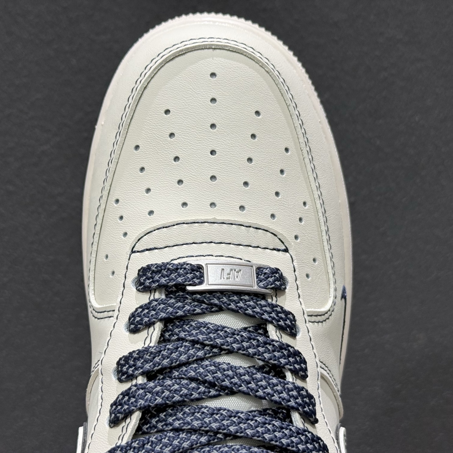 兔八哥 质感拉满 NIKE AIR FORCE 1 深蓝 细腻皮革打造米白鞋身 SM6668-131-Top High Quatity Cheap Sneakers Fashion Clothing Clothes Bags handbags Shoes of all Brand wholesale With The best Quality And Beautiful Price from China Factory Chinese suppliers wholesaler seller 兔八哥 质感拉满 NIKE AIR FORCE 1 深蓝 细腻皮革打造米白鞋身 SM6668-131