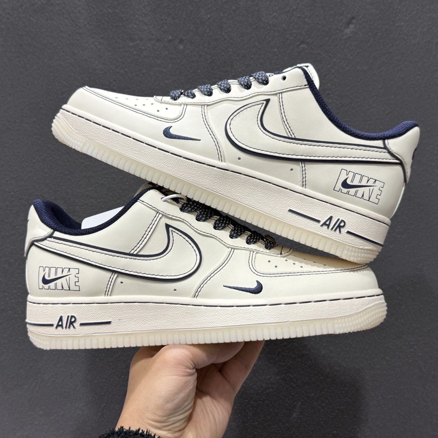 兔八哥 质感拉满 NIKE AIR FORCE 1 深蓝 细腻皮革打造米白鞋身 SM6668-131-Top High Quatity Cheap Sneakers Fashion Clothing Clothes Bags handbags Shoes of all Brand wholesale With The best Quality And Beautiful Price from China Factory Chinese suppliers wholesaler seller 兔八哥 质感拉满 NIKE AIR FORCE 1 深蓝 细腻皮革打造米白鞋身 SM6668-131