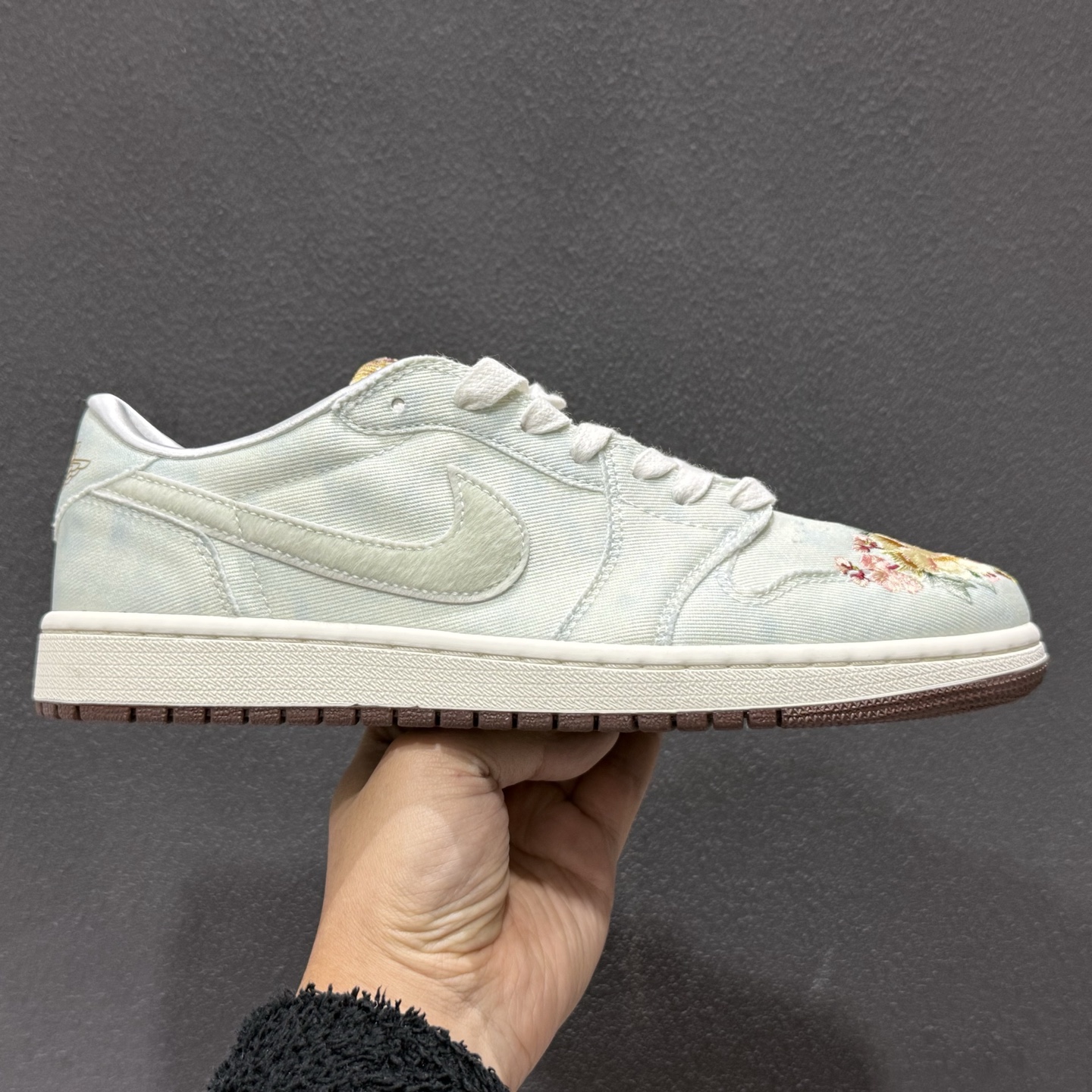 300 版 Air Jordan AJ1 Low 马年限定 CNY新年款 低帮复古篮球鞋 IQ1109-011-Chinese UA Cheap High Quatity Brand Clothes Bags handbags Sneakers wholesale wholesaler seller from China Factory suppliers Fashion Clothing Shoes best Quality Beautiful Price 300 版 Air Jordan AJ1 Low 马年限定 CNY新年款 低帮复古篮球鞋 IQ1109-011
