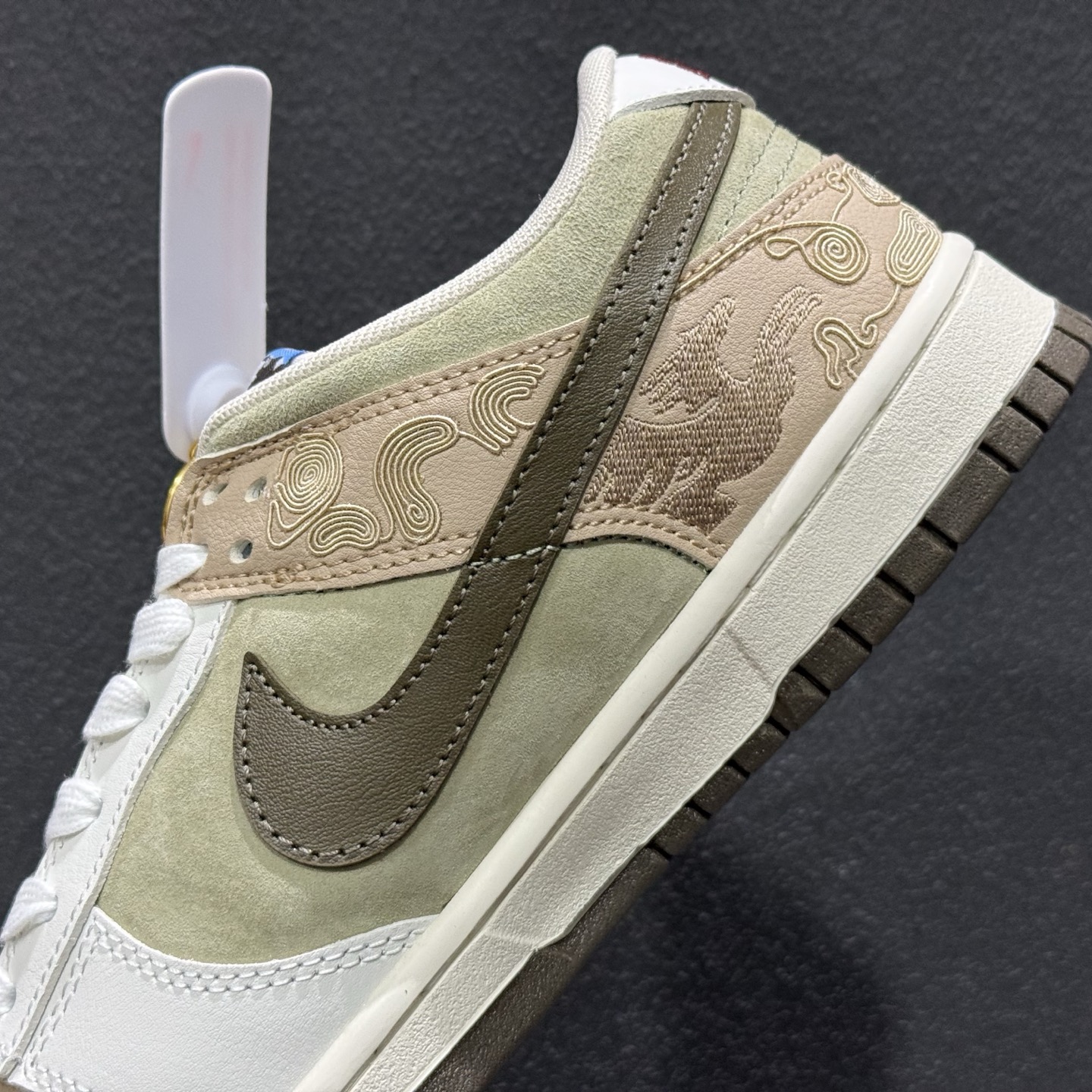 200 NK Dunk Low ”NYC” 新年限定 马年 低帮休闲板鞋 IQ1118-220-Chinese UA Cheap High Quatity Brand Clothes Bags handbags Sneakers wholesale wholesaler seller from China Factory suppliers Fashion Clothing Shoes best Quality Beautiful Price 200 NK Dunk Low ”NYC” 新年限定 马年 低帮休闲板鞋 IQ1118-220