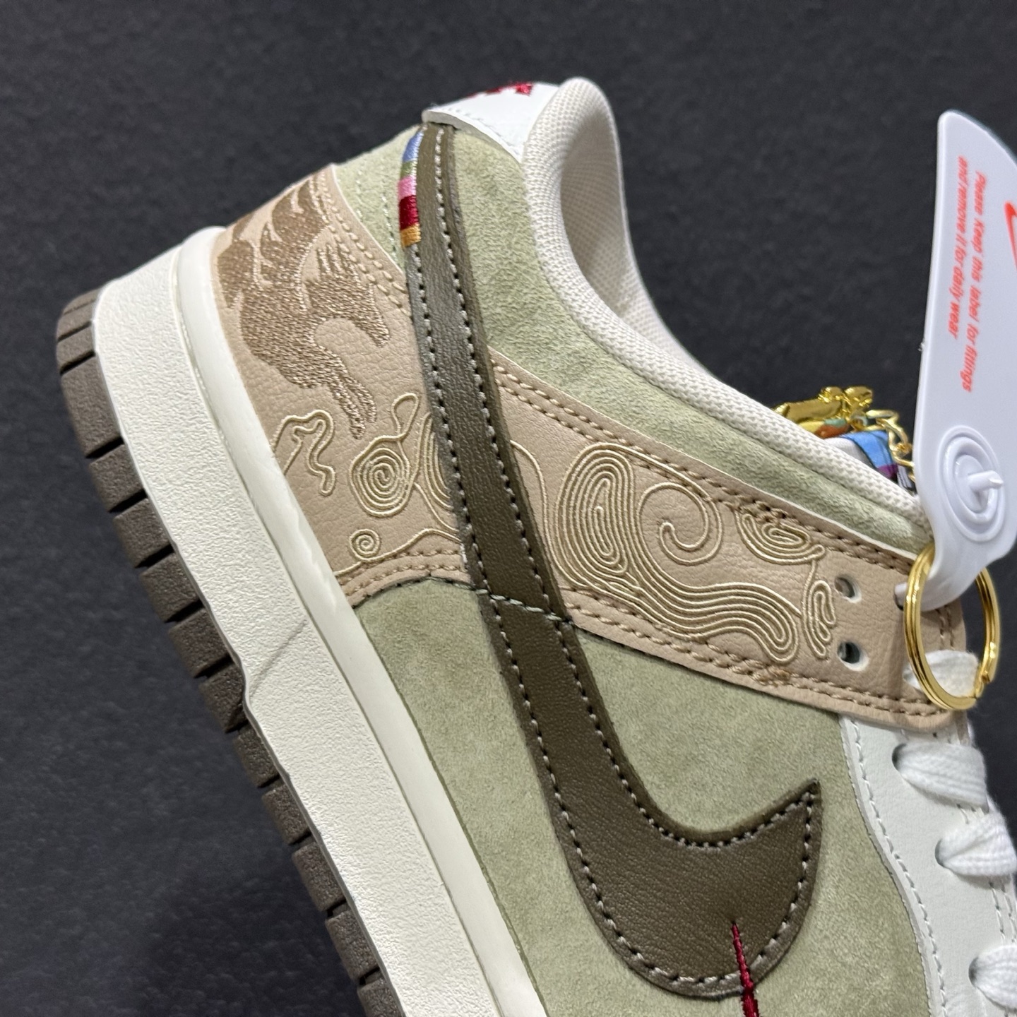 200 NK Dunk Low ”NYC” 新年限定 马年 低帮休闲板鞋 IQ1118-220-Chinese UA Cheap High Quatity Brand Clothes Bags handbags Sneakers wholesale wholesaler seller from China Factory suppliers Fashion Clothing Shoes best Quality Beautiful Price 200 NK Dunk Low ”NYC” 新年限定 马年 低帮休闲板鞋 IQ1118-220