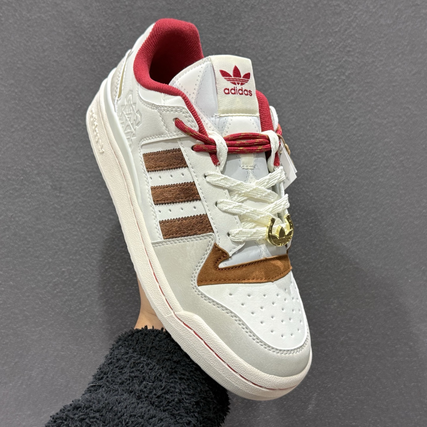 Adidas Forum 84 Low KJ8751 马年限定 人气单品 经典复古篮球鞋-Top High Quatity Cheap Sneakers Fashion Clothing Clothes Bags handbags Shoes of all Brand wholesale With The best Quality And Beautiful Price from China Factory Chinese suppliers wholesaler seller Adidas Forum 84 Low KJ8751 马年限定 人气单品 经典复古篮球鞋