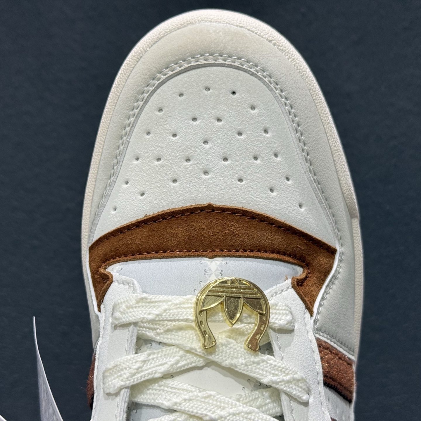 Adidas Forum 84 Low KJ8751 马年限定 人气单品 经典复古篮球鞋-Top High Quatity Cheap Sneakers Fashion Clothing Clothes Bags handbags Shoes of all Brand wholesale With The best Quality And Beautiful Price from China Factory Chinese suppliers wholesaler seller Adidas Forum 84 Low KJ8751 马年限定 人气单品 经典复古篮球鞋