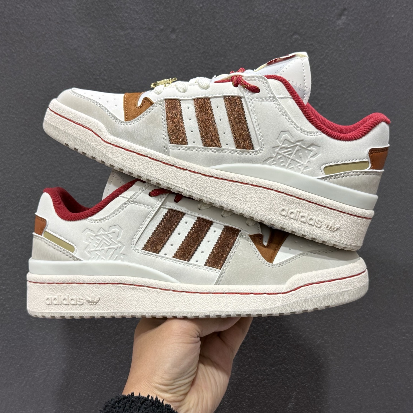 Adidas Forum 84 Low KJ8751 马年限定 人气单品 经典复古篮球鞋-Top High Quatity Cheap Sneakers Fashion Clothing Clothes Bags handbags Shoes of all Brand wholesale With The best Quality And Beautiful Price from China Factory Chinese suppliers wholesaler seller Adidas Forum 84 Low KJ8751 马年限定 人气单品 经典复古篮球鞋