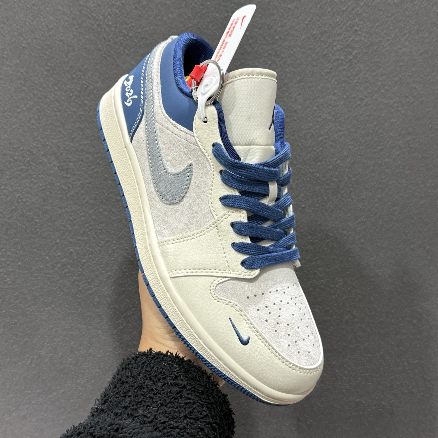 270 Air Jordan 1 Low AJ1 乔1 马年限定 高端定制 低帮复古篮球鞋 XT6998-132-Chinese UA Cheap High Quatity Brand Clothes Bags handbags Sneakers wholesale wholesaler seller from China Factory suppliers Fashion Clothing Shoes best Quality Beautiful Price 270 Air Jordan 1 Low AJ1 乔1 马年限定 高端定制 低帮复古篮球鞋 XT6998-132