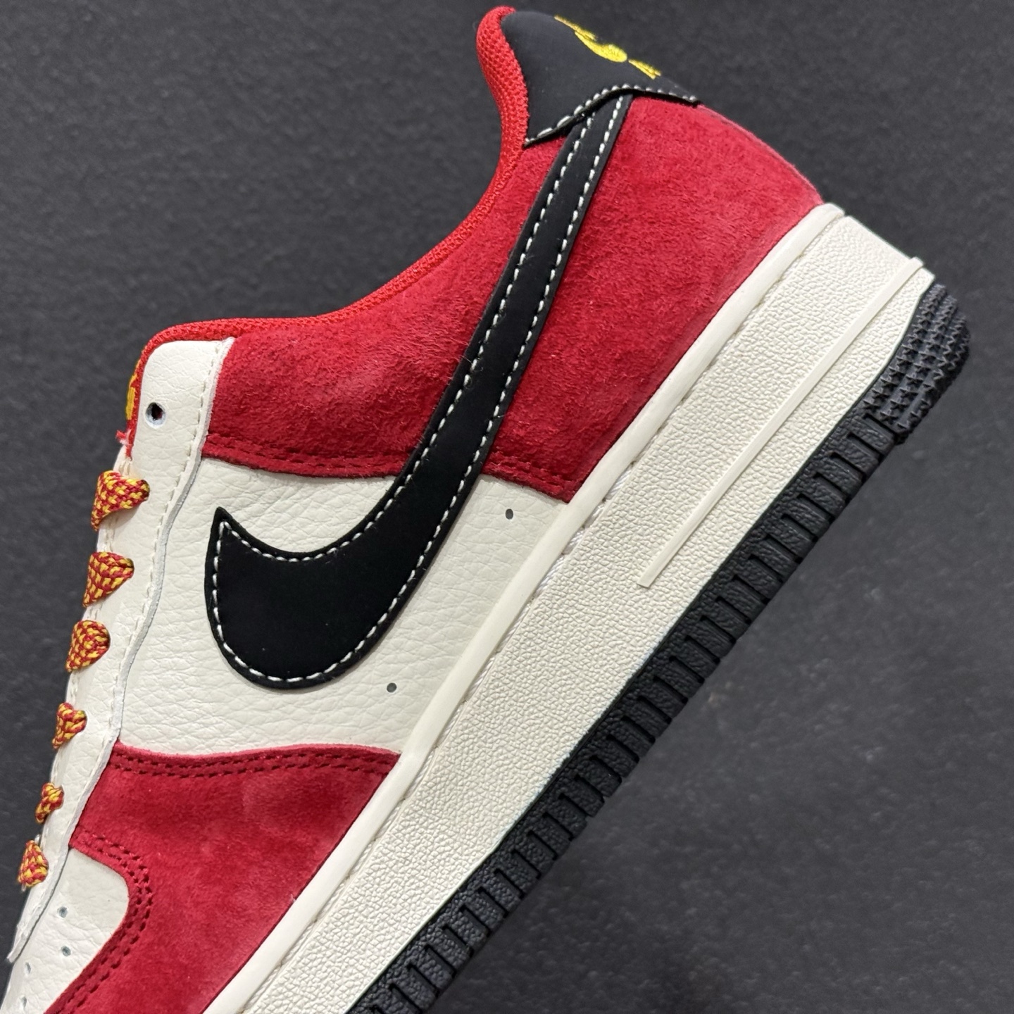 2026马年限定 Nike Air Force 1 空军一号 爆款高端定制 红金撞色火焰纹 国风祥云刺绣 MZ9588-837-Top High Quatity Cheap Sneakers Fashion Clothing Clothes Bags handbags Shoes of all Brand wholesale With The best Quality And Beautiful Price from China Factory Chinese suppliers wholesaler seller 2026马年限定 Nike Air Force 1 空军一号 爆款高端定制 红金撞色火焰纹 国风祥云刺绣 MZ9588-837