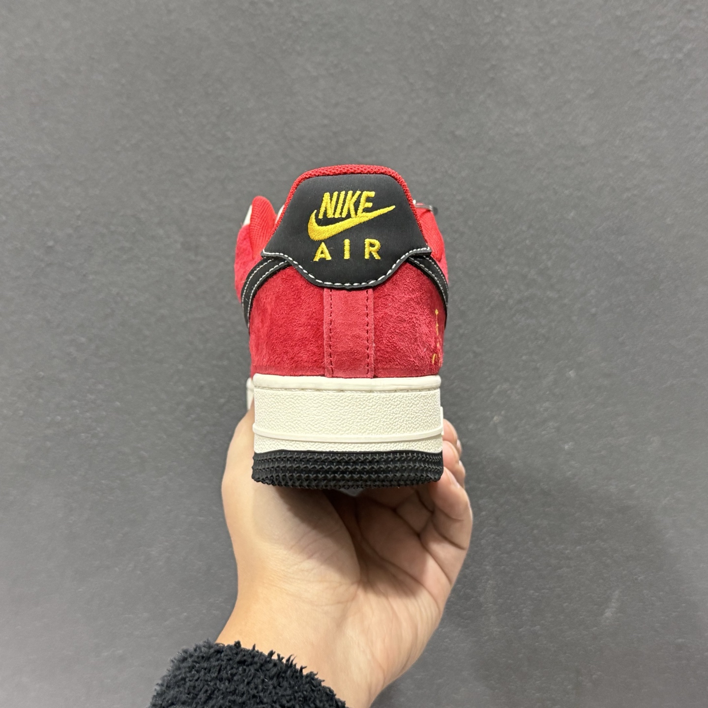 2026马年限定 Nike Air Force 1 空军一号 爆款高端定制 红金撞色火焰纹 国风祥云刺绣 MZ9588-837-Top High Quatity Cheap Sneakers Fashion Clothing Clothes Bags handbags Shoes of all Brand wholesale With The best Quality And Beautiful Price from China Factory Chinese suppliers wholesaler seller 2026马年限定 Nike Air Force 1 空军一号 爆款高端定制 红金撞色火焰纹 国风祥云刺绣 MZ9588-837