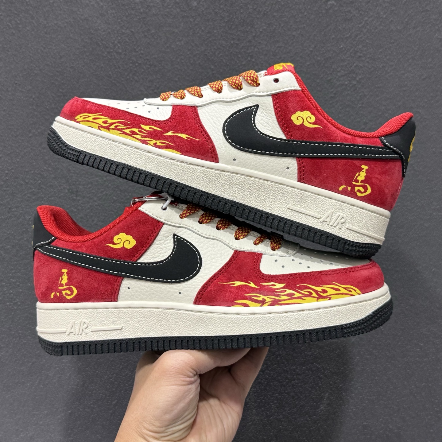 2026马年限定 Nike Air Force 1 空军一号 爆款高端定制 红金撞色火焰纹 国风祥云刺绣 MZ9588-837-Top High Quatity Cheap Sneakers Fashion Clothing Clothes Bags handbags Shoes of all Brand wholesale With The best Quality And Beautiful Price from China Factory Chinese suppliers wholesaler seller 2026马年限定 Nike Air Force 1 空军一号 爆款高端定制 红金撞色火焰纹 国风祥云刺绣 MZ9588-837