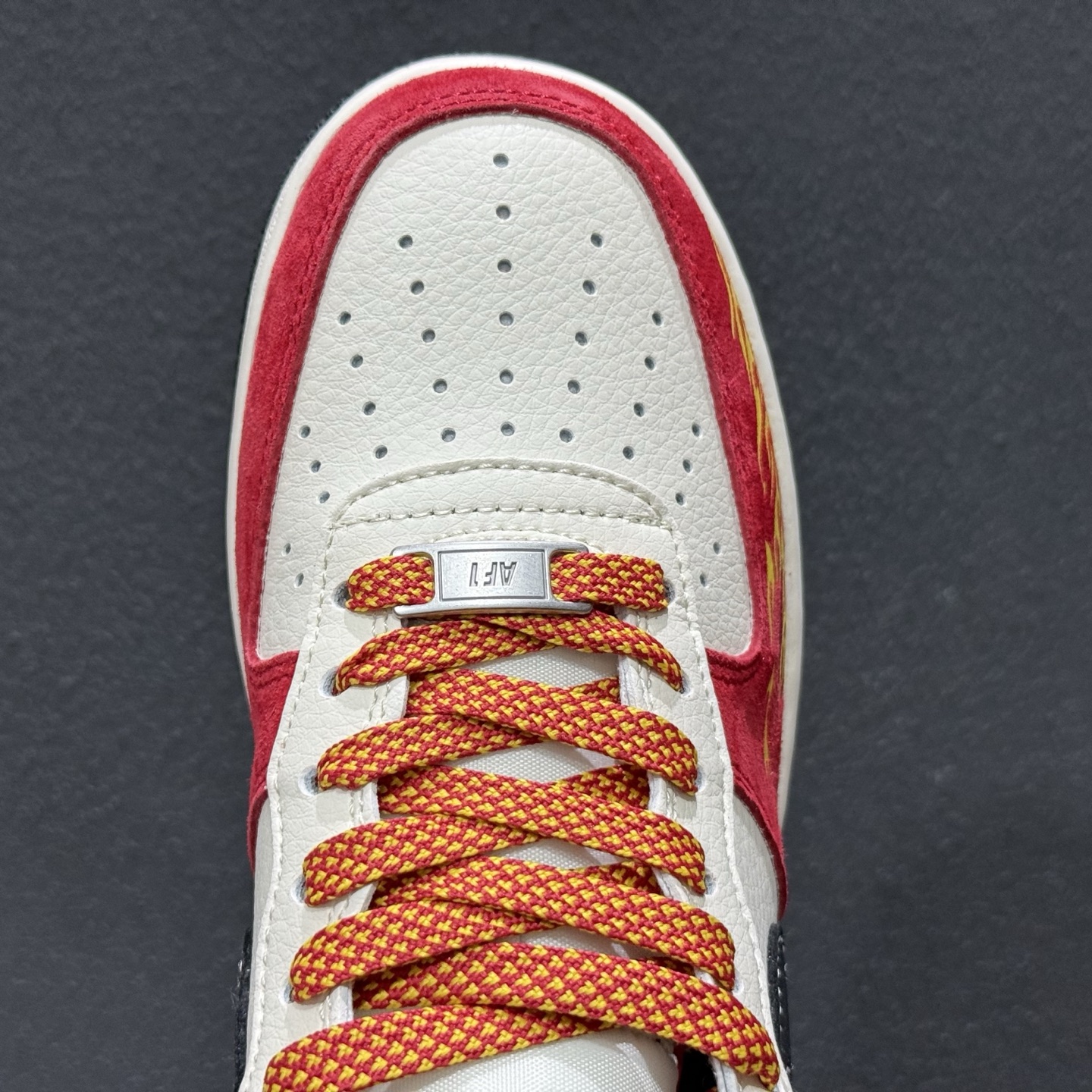 2026马年限定 Nike Air Force 1 空军一号 爆款高端定制 红金撞色火焰纹 国风祥云刺绣 MZ9588-837-Top High Quatity Cheap Sneakers Fashion Clothing Clothes Bags handbags Shoes of all Brand wholesale With The best Quality And Beautiful Price from China Factory Chinese suppliers wholesaler seller 2026马年限定 Nike Air Force 1 空军一号 爆款高端定制 红金撞色火焰纹 国风祥云刺绣 MZ9588-837