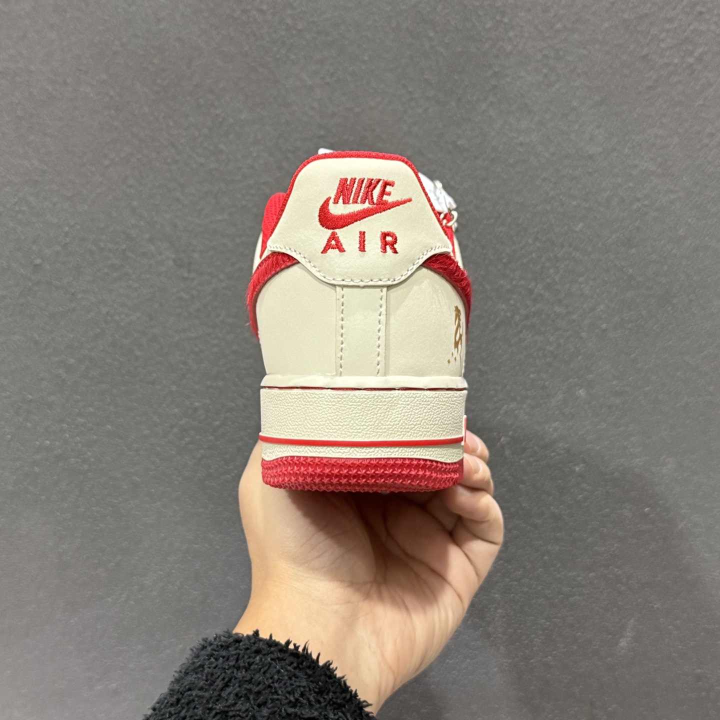 海外限量发售 NIke Air Force 1 '07 Low “马年限定--米白嫣红” 空军一号低帮 运动鞋 NH0601-513-Top High Quatity Cheap Sneakers Fashion Clothing Clothes Bags handbags Shoes of all Brand wholesale With The best Quality And Beautiful Price from China Factory Chinese suppliers wholesaler seller 海外限量发售 NIke Air Force 1 '07 Low “马年限定--米白嫣红” 空军一号低帮 运动鞋 NH0601-513