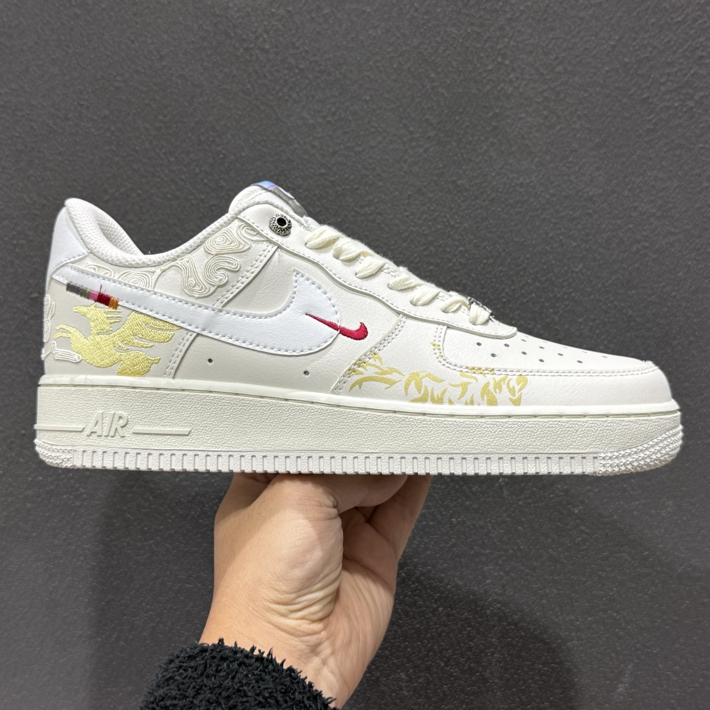NIKE AIR FORCE1’07 马年限定 IQ1133-112 NIKE AIR FORCE1’07 马年限定 IQ1133-112