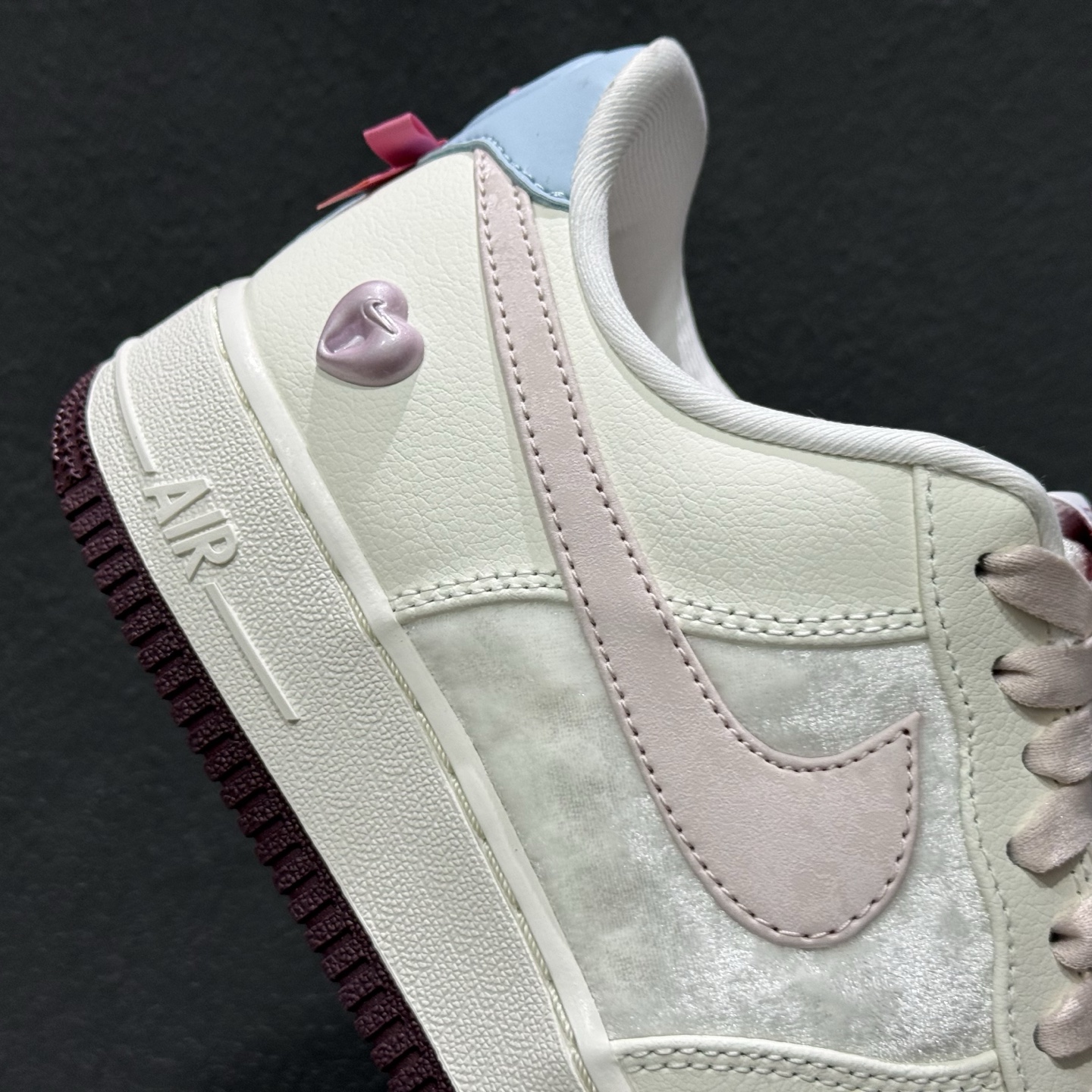 Nike Air Force 1'07 Low 情人节限定 空军一号低帮休闲板鞋 IQ4937-161 Nike Air Force 1'07 Low 情人节限定 空军一号低帮休闲板鞋 IQ4937-161