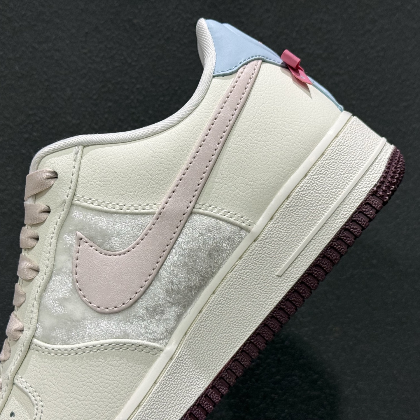 Nike Air Force 1'07 Low 情人节限定 空军一号低帮休闲板鞋 IQ4937-161 Nike Air Force 1'07 Low 情人节限定 空军一号低帮休闲板鞋 IQ4937-161