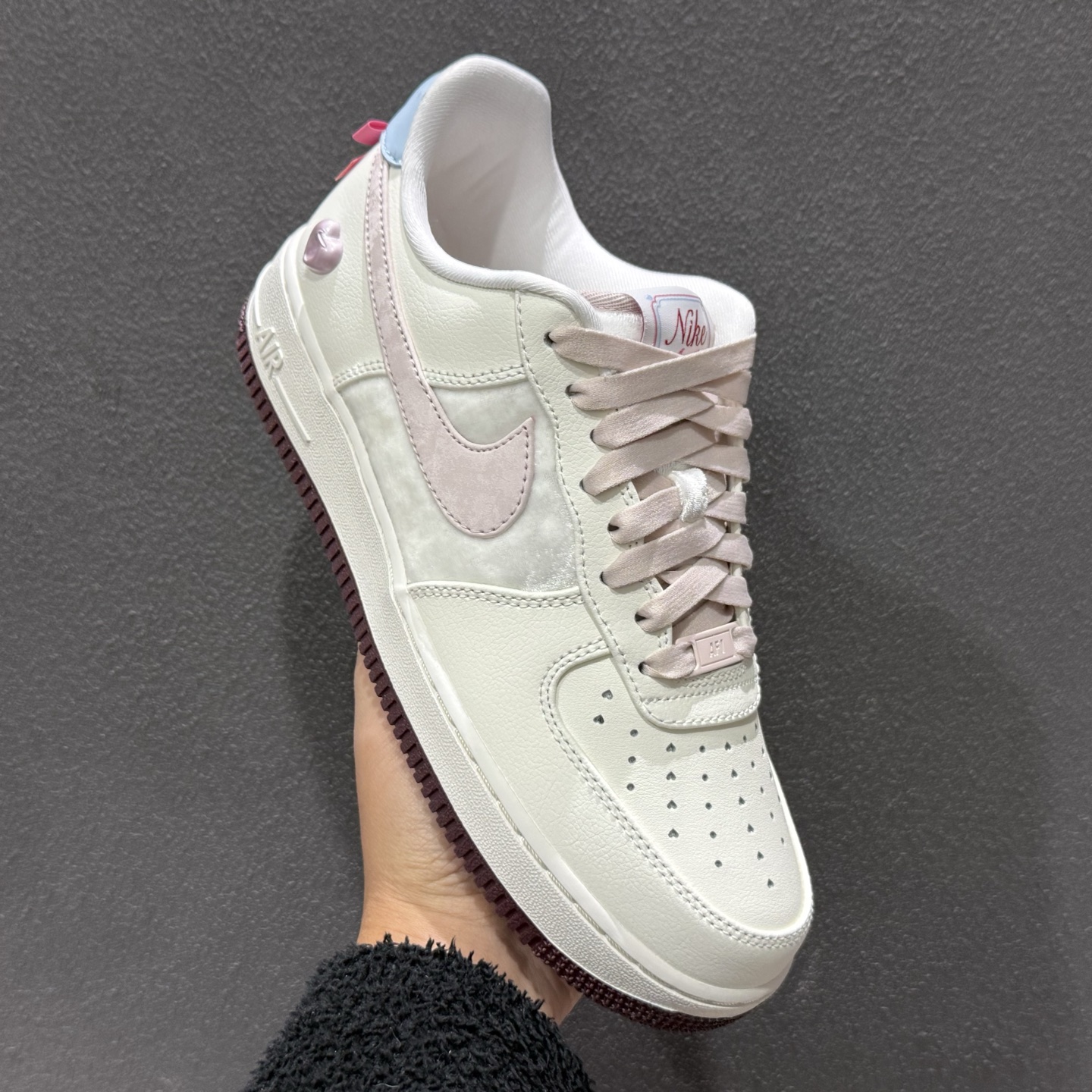 Nike Air Force 1'07 Low 情人节限定 空军一号低帮休闲板鞋 IQ4937-161 Nike Air Force 1'07 Low 情人节限定 空军一号低帮休闲板鞋 IQ4937-161