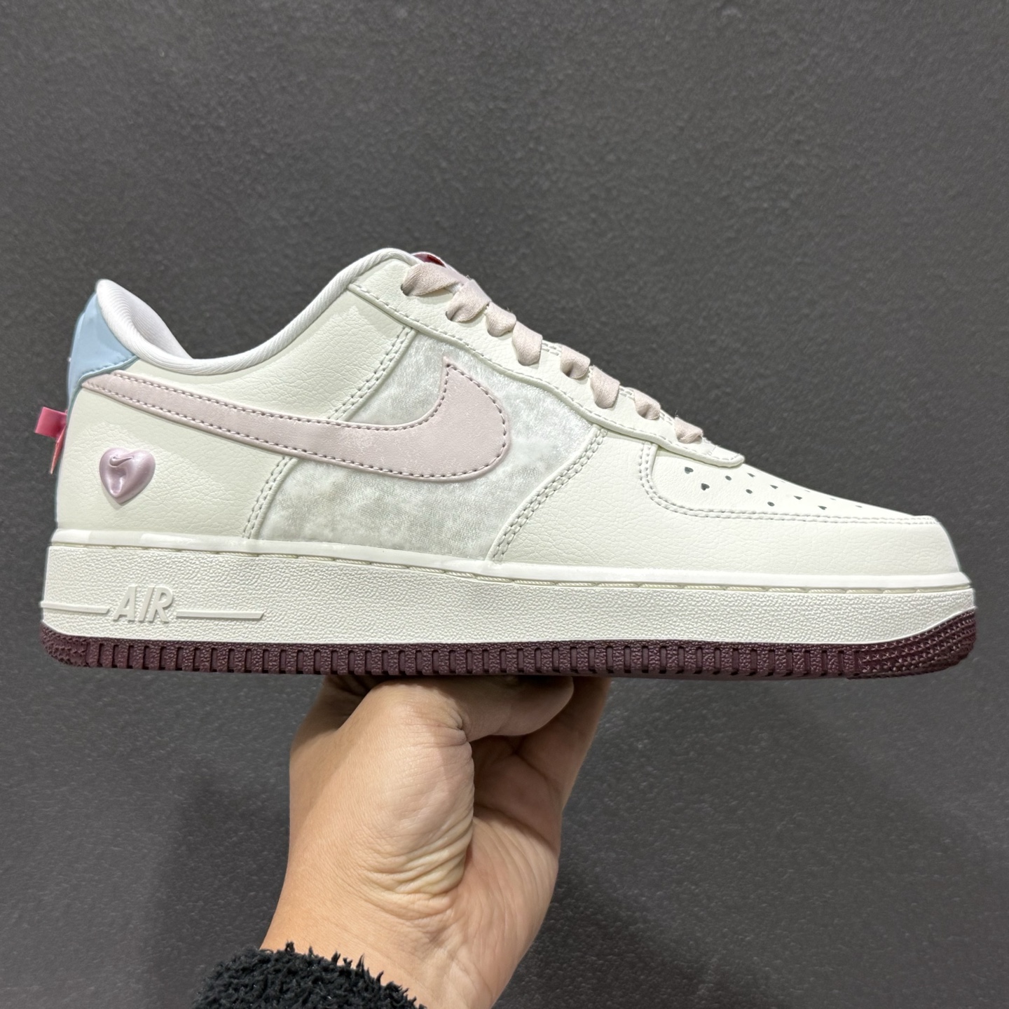 Nike Air Force 1’07 Low 情人节限定 空军一号低帮休闲板鞋 IQ4937-161 Nike Air Force 1’07 Low 情人节限定 空军一号低帮休闲板鞋 IQ4937-161