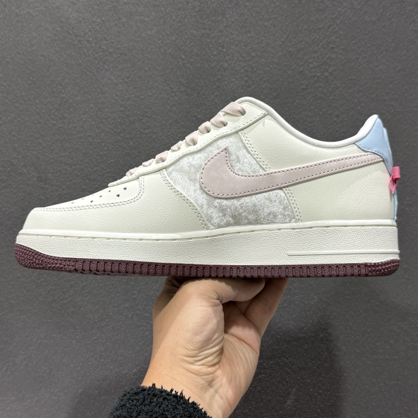 Nike Air Force 1'07 Low 情人节限定 空军一号低帮休闲板鞋 IQ4937-161 Nike Air Force 1'07 Low 情人节限定 空军一号低帮休闲板鞋 IQ4937-161