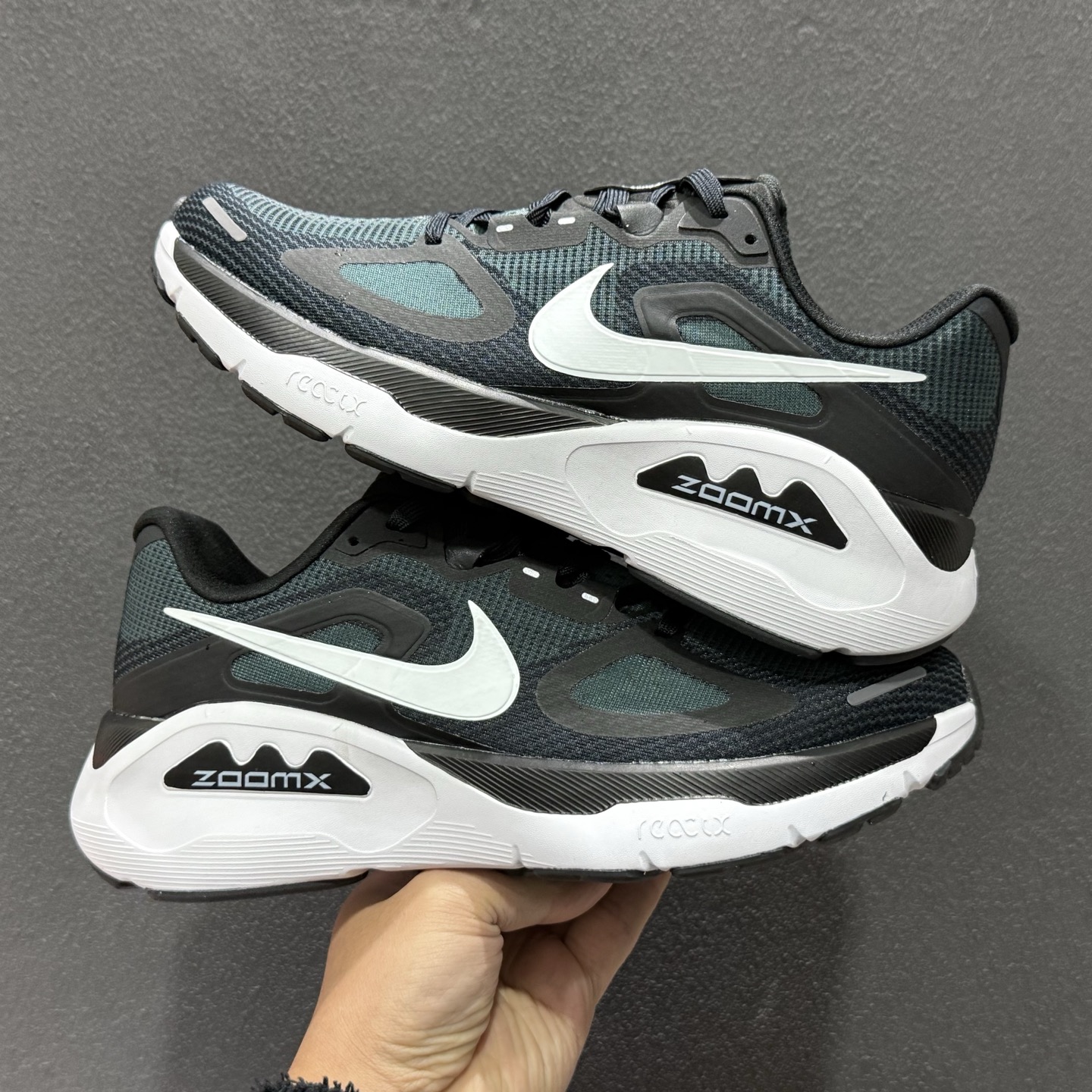 NIKE STRUCTURE PLUS 耐克 舒适减震防滑 低帮跑步鞋 HQ3048-001 NIKE STRUCTURE PLUS 耐克 舒适减震防滑 低帮跑步鞋 HQ3048-001