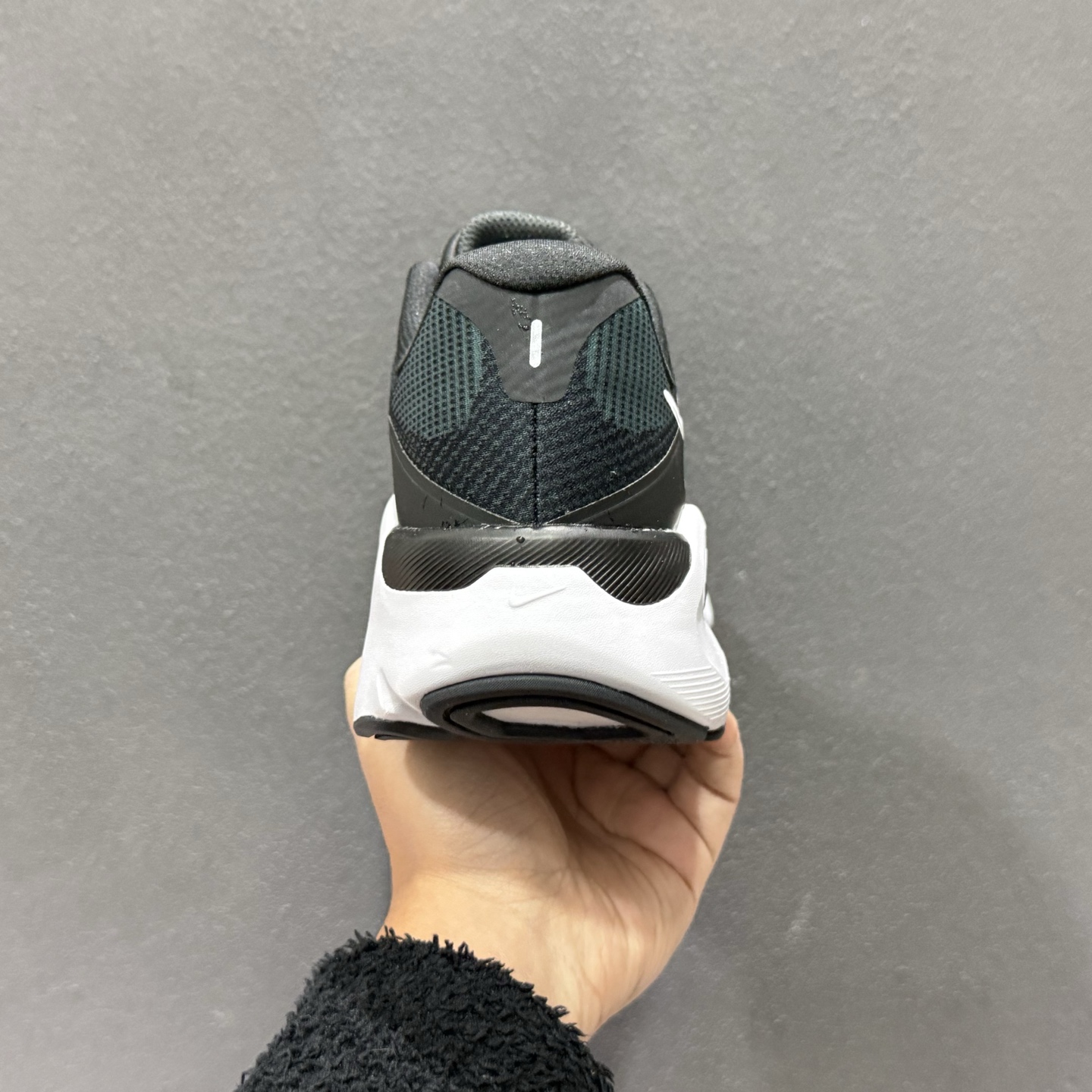 NIKE STRUCTURE PLUS 耐克 舒适减震防滑 低帮跑步鞋 HQ3048-001 NIKE STRUCTURE PLUS 耐克 舒适减震防滑 低帮跑步鞋 HQ3048-001