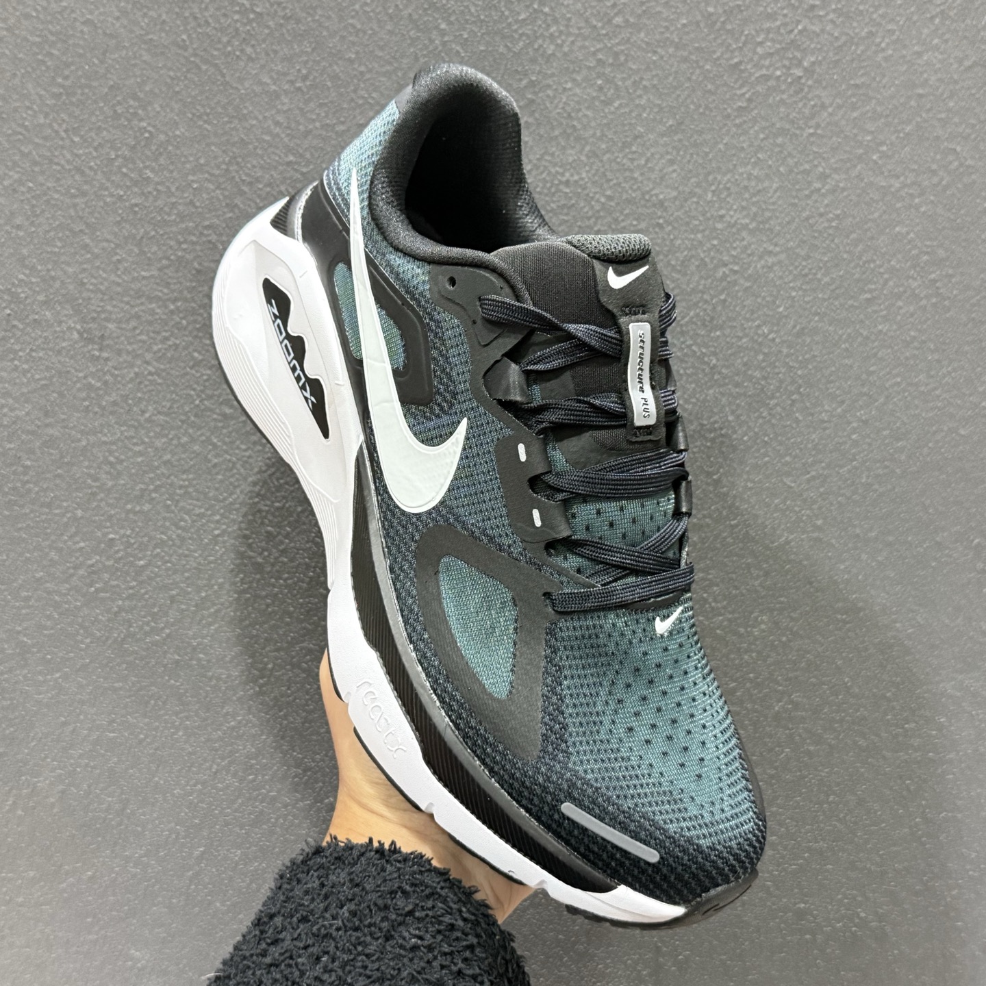 NIKE STRUCTURE PLUS 耐克 舒适减震防滑 低帮跑步鞋 HQ3048-001 NIKE STRUCTURE PLUS 耐克 舒适减震防滑 低帮跑步鞋 HQ3048-001