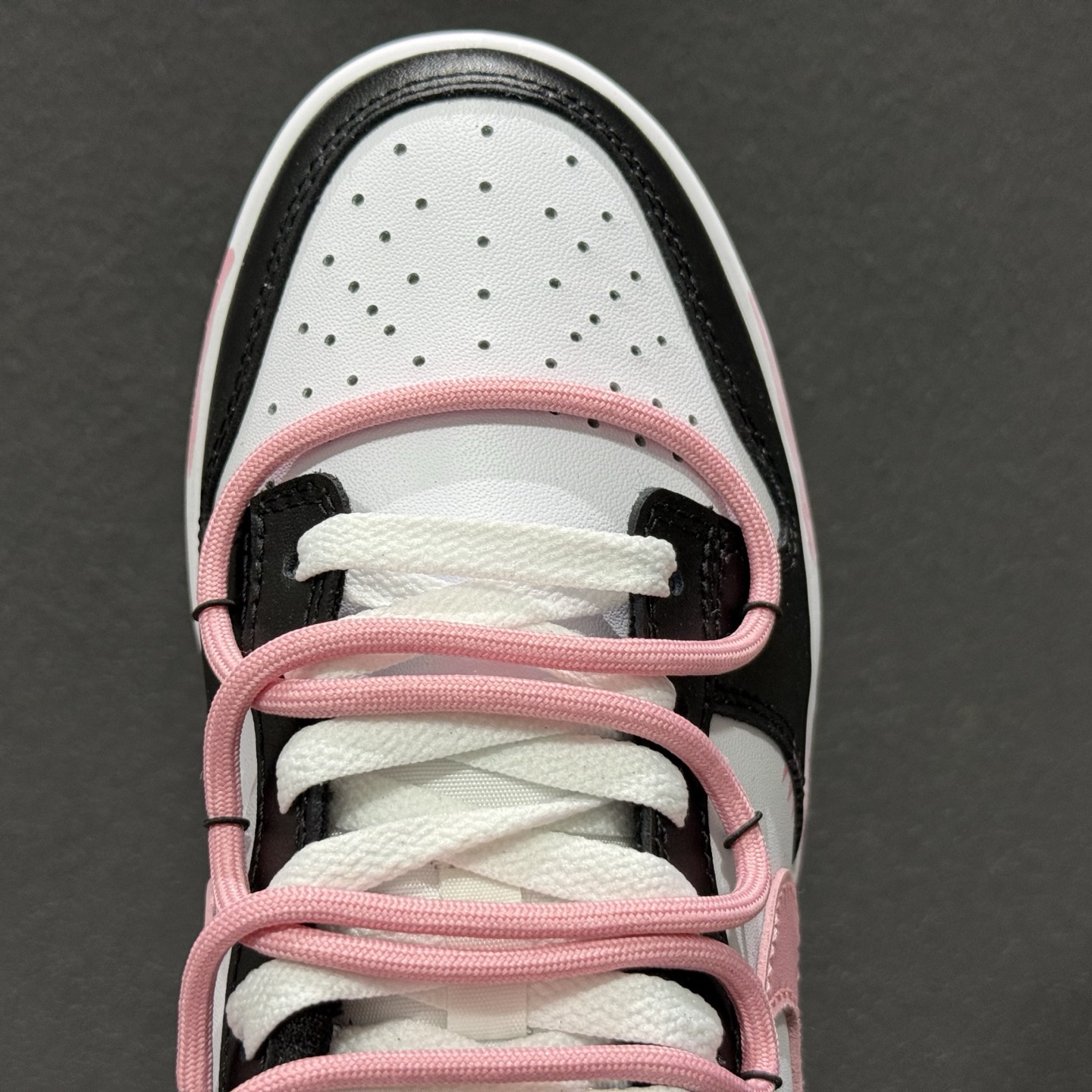 Nike Dunk “BLACK PINK”少女设定 APT. Rose 桃夭粉 黑白为底 DD1503-101