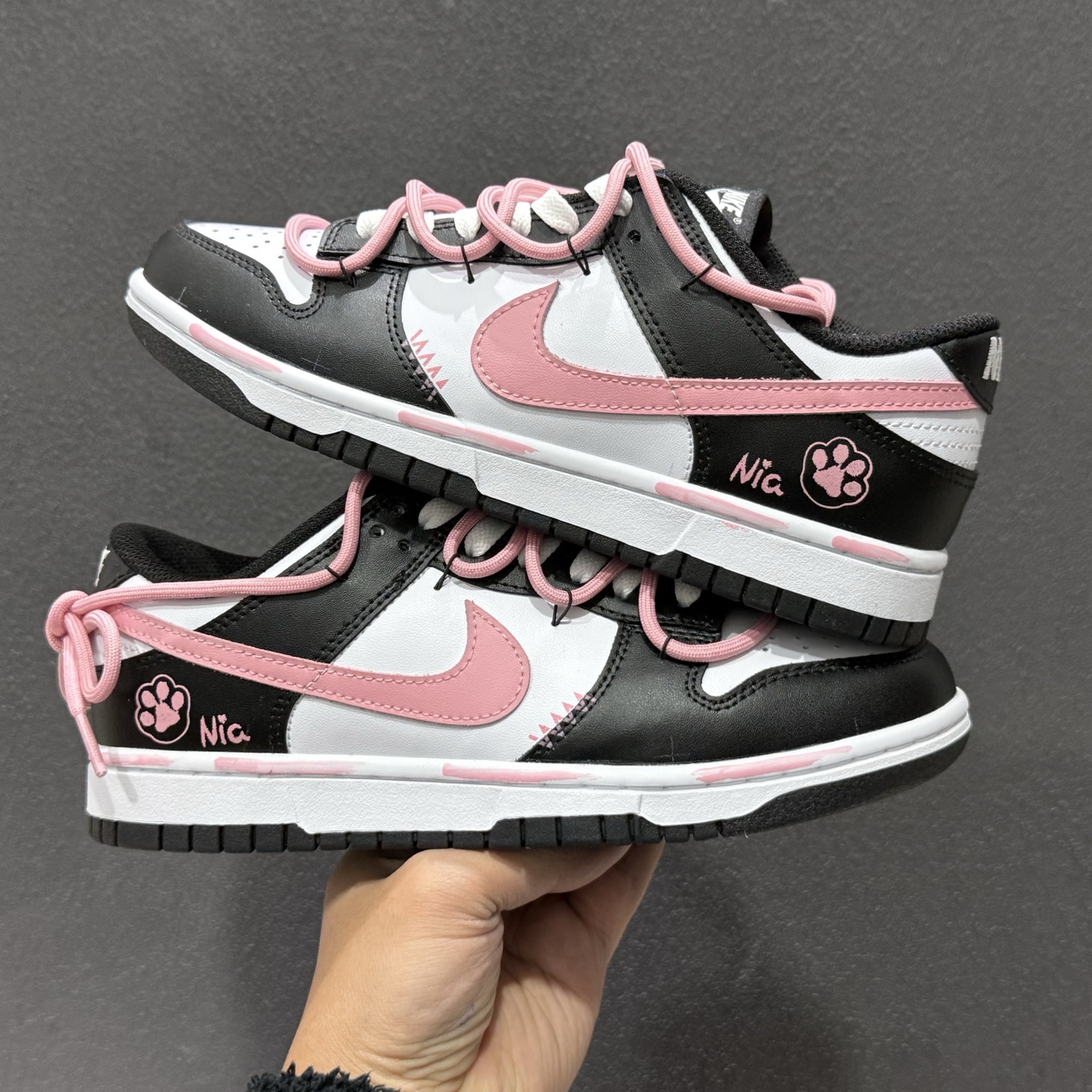 Nike Dunk “BLACK PINK”少女设定 APT. Rose 桃夭粉 黑白为底 DD1503-101