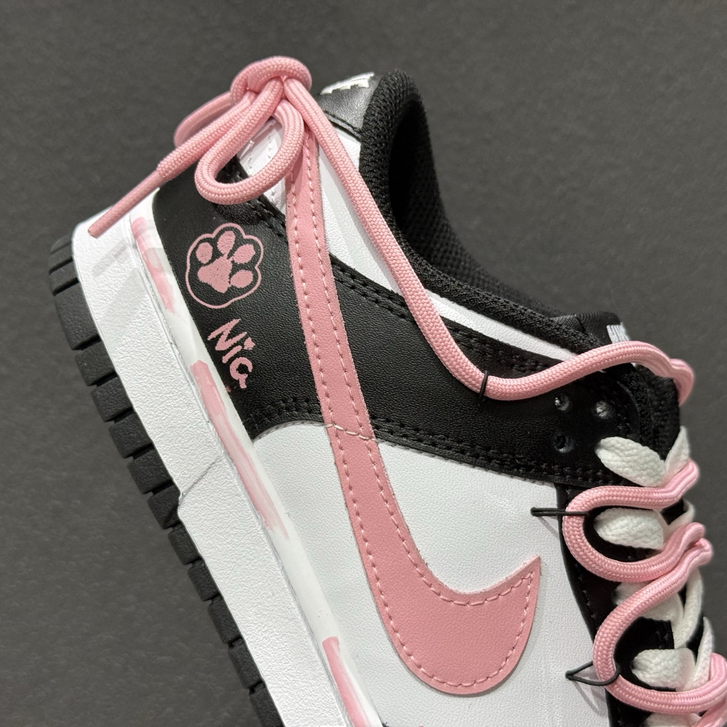 Nike Dunk “BLACK PINK”少女设定 APT. Rose 桃夭粉 黑白为底 DD1503-101