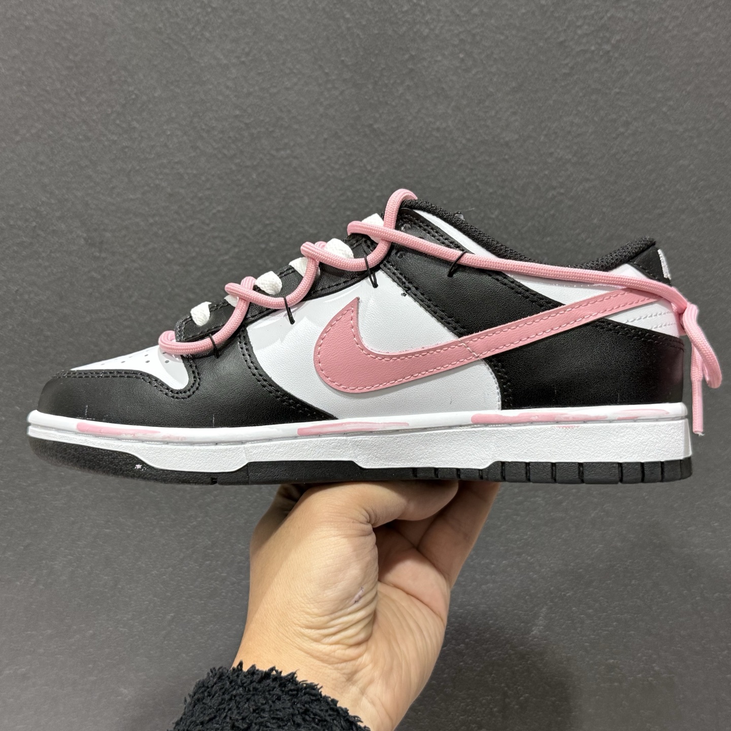 Nike Dunk “BLACK PINK”少女设定 APT. Rose 桃夭粉 黑白为底 DD1503-101