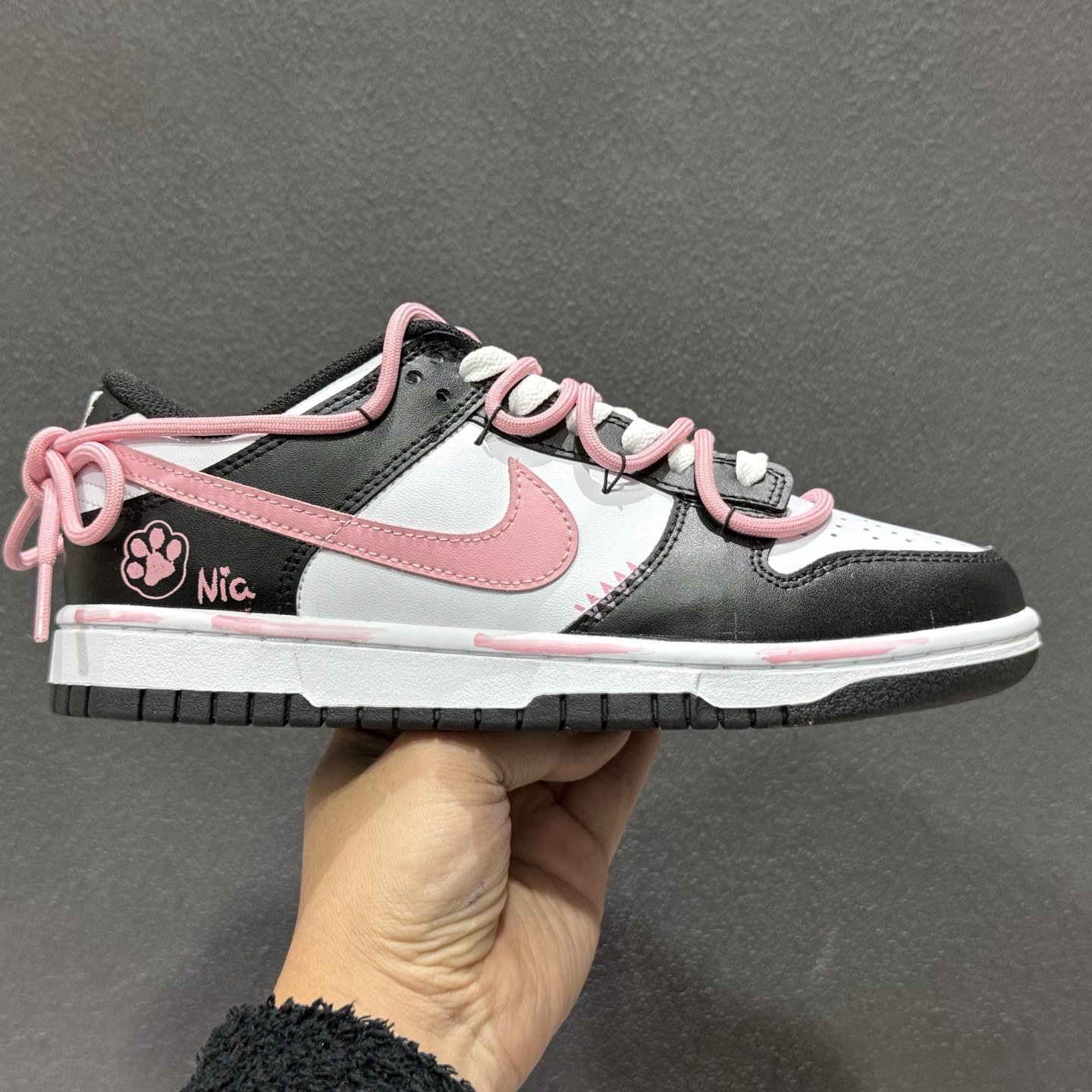 Nike Dunk “BLACK PINK”少女设定 APT. Rose 桃夭粉 黑白为底 DD1503-101