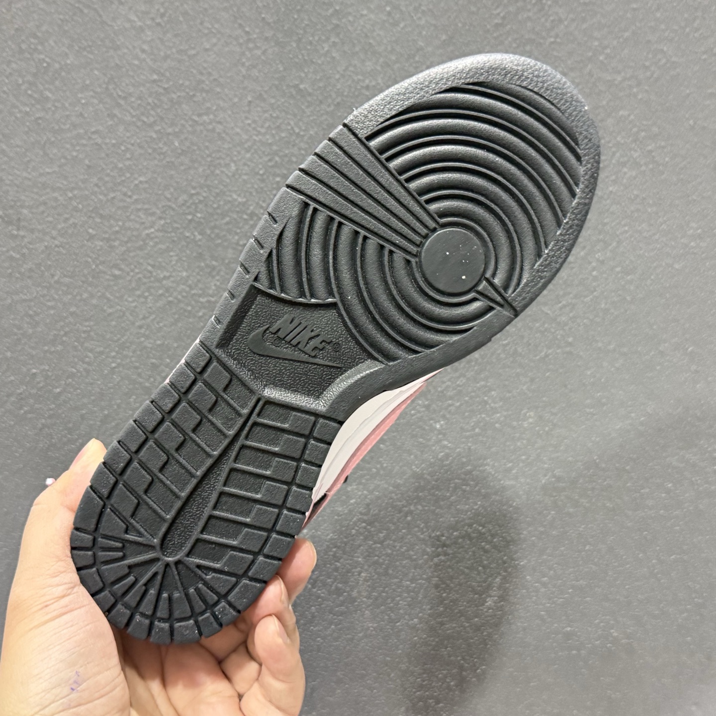 Nike Dunk “BLACK PINK”少女设定 APT. Rose 桃夭粉 黑白为底 DD1503-101
