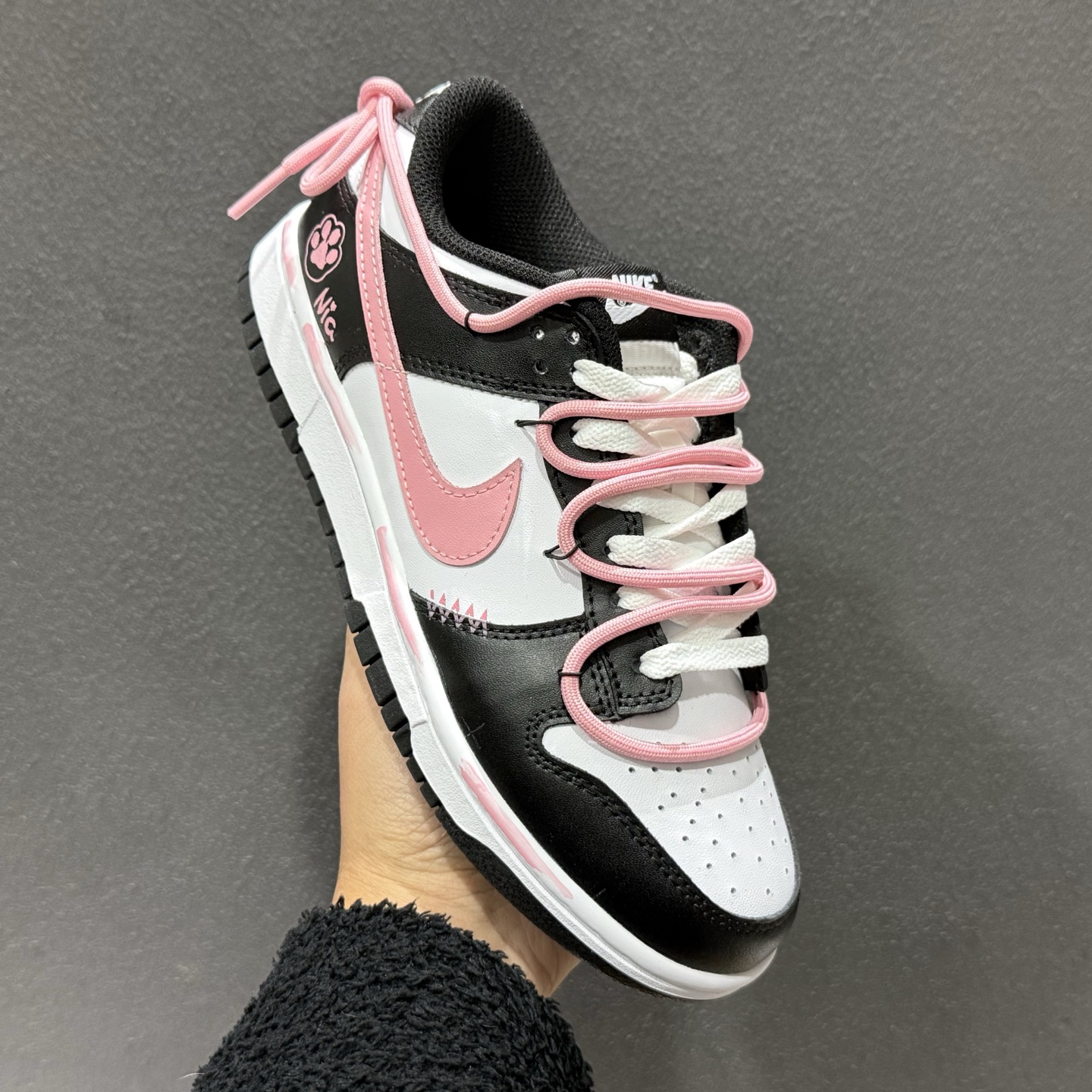 Nike Dunk “BLACK PINK”少女设定 APT. Rose 桃夭粉 黑白为底 DD1503-101