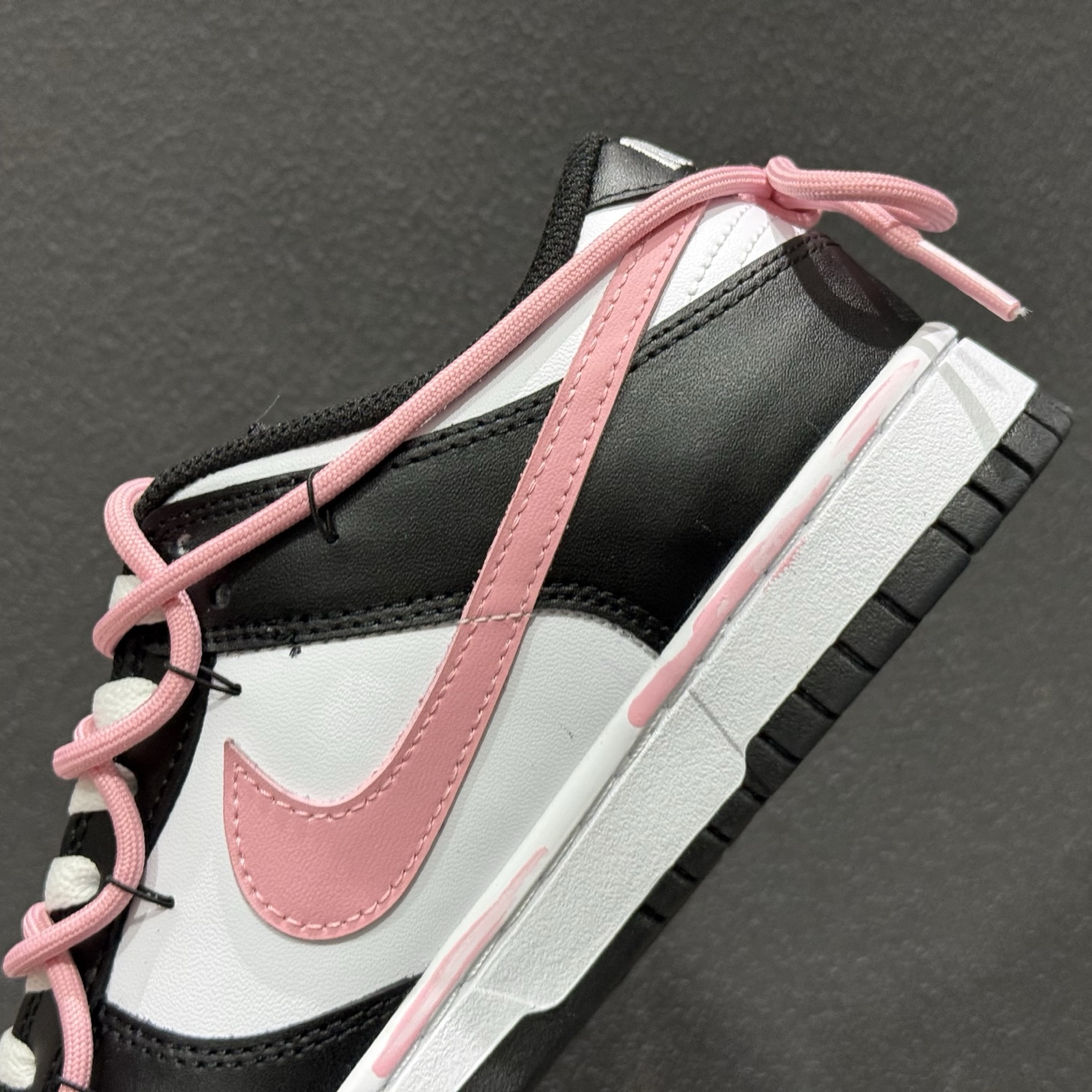 Nike Dunk “BLACK PINK”少女设定 APT. Rose 桃夭粉 黑白为底 DD1503-101