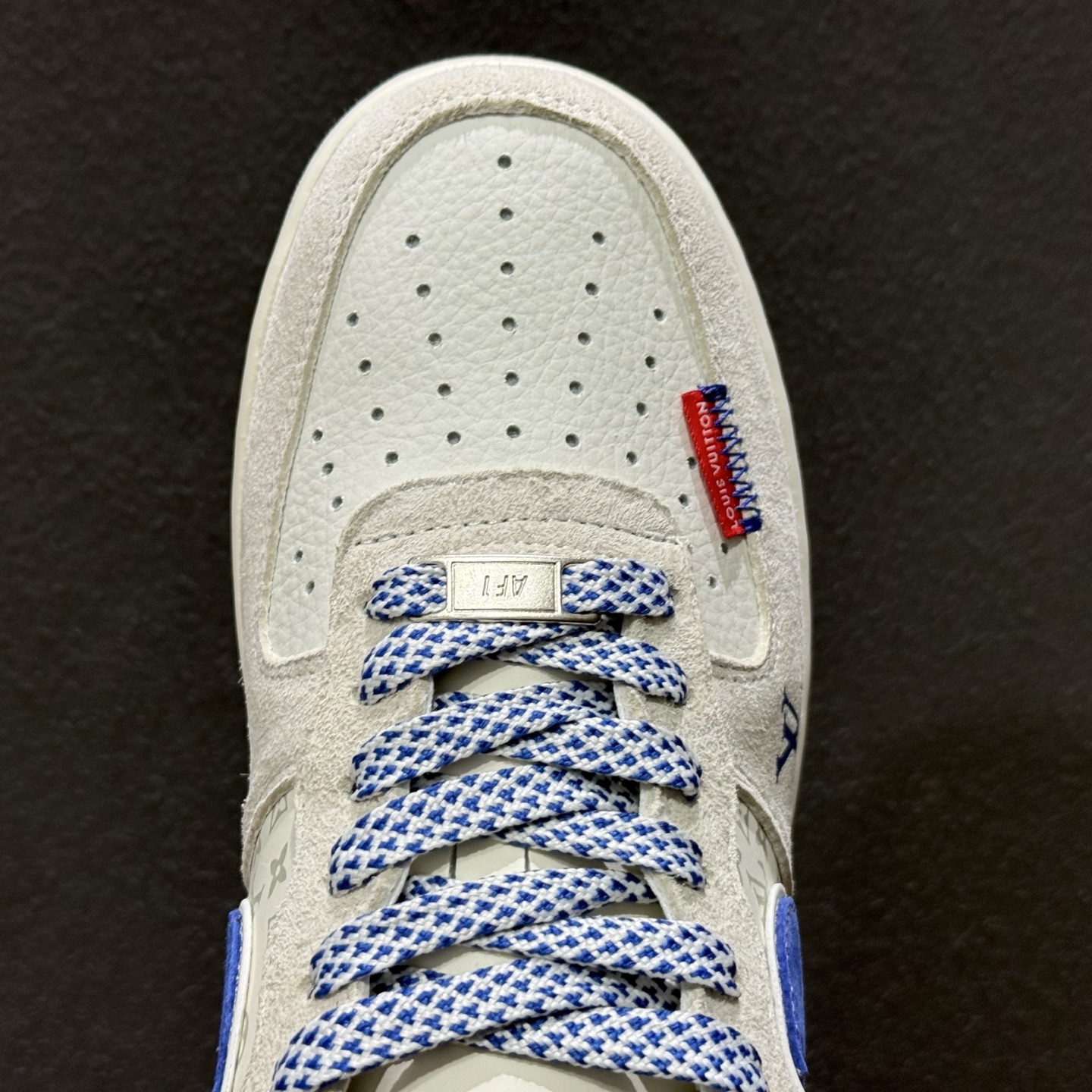 Nike Air Force 1 Low x Louis Vuitton 联名定制款 以经典纯白 Air Force 1 Low 为基底 鞋面融入浅灰色 KG6699-F09-Top High Quatity Cheap Sneakers Fashion Clothing Clothes Bags handbags Shoes of all Brand wholesale With The best Quality And Beautiful Price from China Factory Chinese suppliers wholesaler seller Nike Air Force 1 Low x Louis Vuitton 联名定制款 以经典纯白 Air Force 1 Low 为基底 鞋面融入浅灰色 KG6699-F09