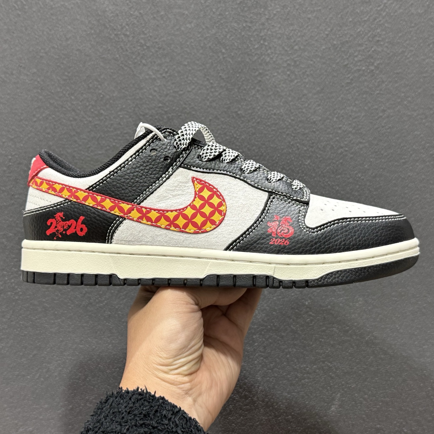 280 Nike SB Dunk Low 马年限定 米灰黑金 高端定制 低帮休闲滑板鞋 MY9969-906