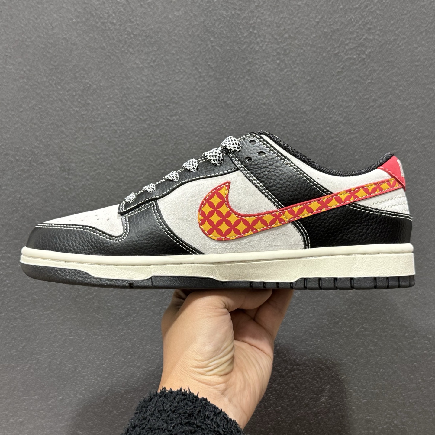 280 Nike SB Dunk Low 马年限定 米灰黑金 高端定制 低帮休闲滑板鞋 MY9969-906