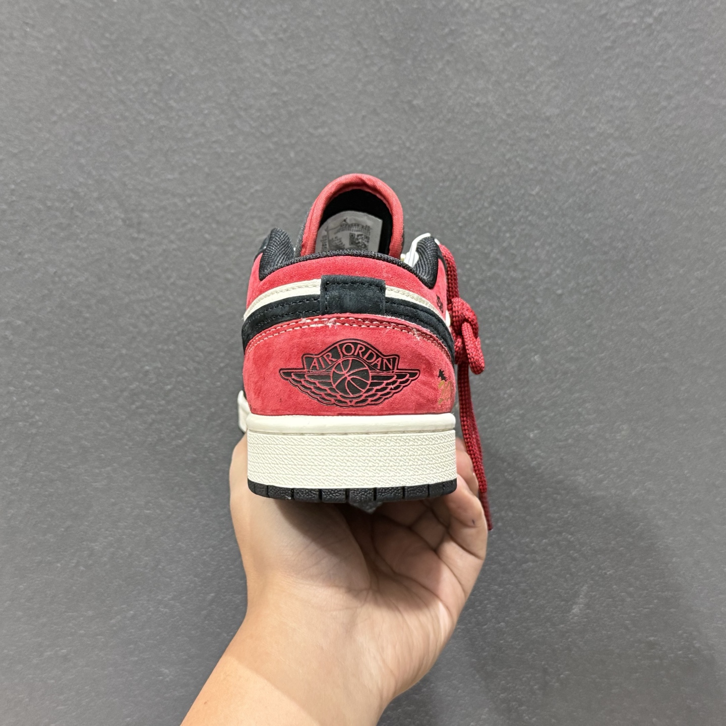 Air Jordan 1 Low AJ1 乔1马年限定 米黑红配色 高端定制 低帮复古篮球鞋 MZ9588-840-Top High Quatity Cheap Sneakers Fashion Clothing Clothes Bags handbags Shoes of all Brand wholesale With The best Quality And Beautiful Price from China Factory Chinese suppliers wholesaler seller Air Jordan 1 Low AJ1 乔1马年限定 米黑红配色 高端定制 低帮复古篮球鞋 MZ9588-840