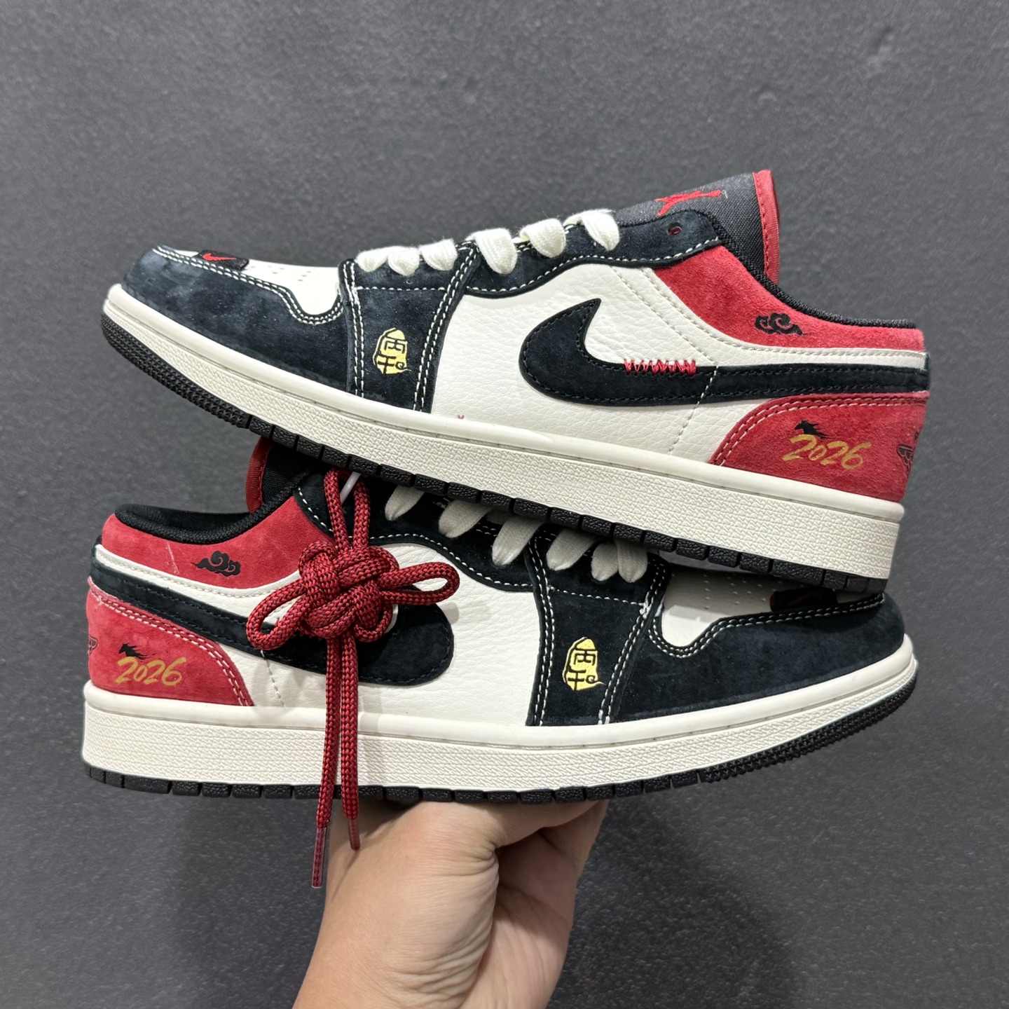 Air Jordan 1 Low AJ1 乔1马年限定 米黑红配色 高端定制 低帮复古篮球鞋 MZ9588-840-Top High Quatity Cheap Sneakers Fashion Clothing Clothes Bags handbags Shoes of all Brand wholesale With The best Quality And Beautiful Price from China Factory Chinese suppliers wholesaler seller Air Jordan 1 Low AJ1 乔1马年限定 米黑红配色 高端定制 低帮复古篮球鞋 MZ9588-840