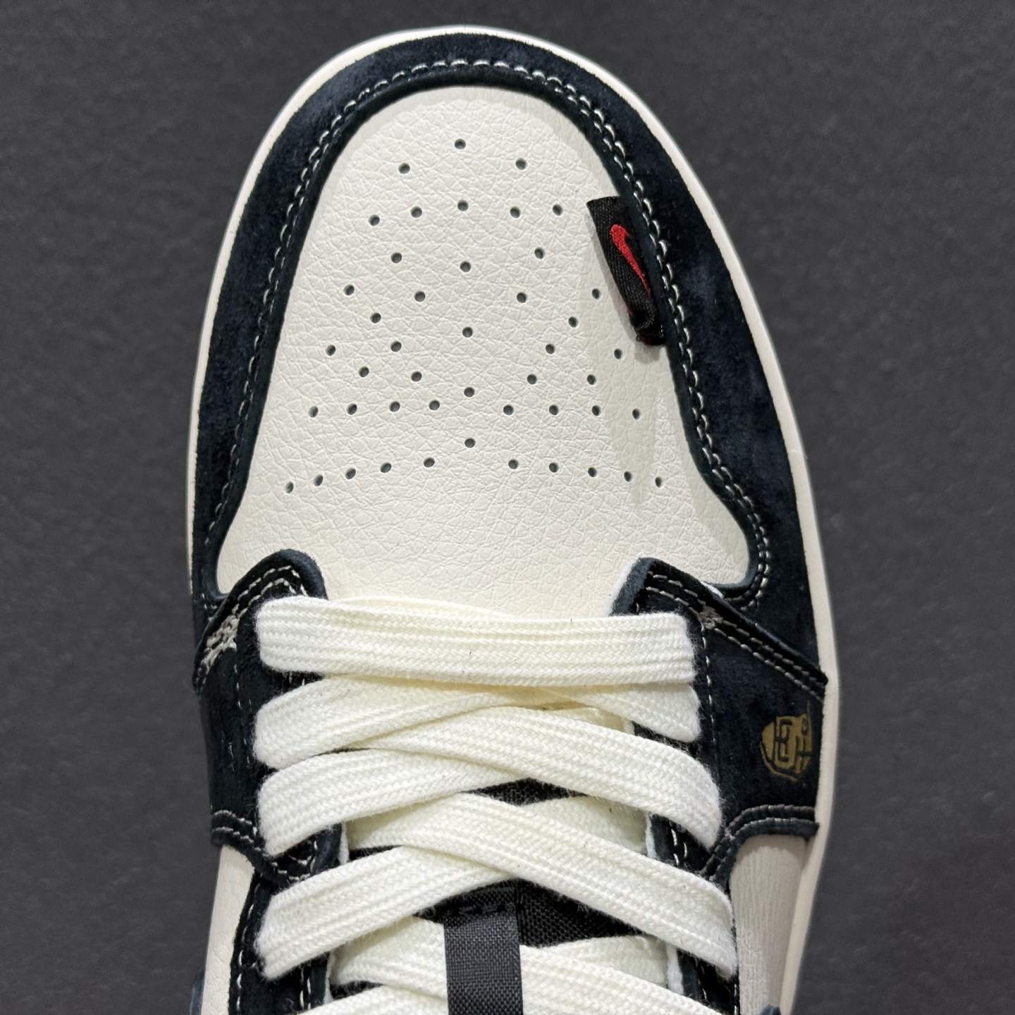 Air Jordan 1 Low AJ1 乔1马年限定 米黑红配色 高端定制 低帮复古篮球鞋 MZ9588-840-Top High Quatity Cheap Sneakers Fashion Clothing Clothes Bags handbags Shoes of all Brand wholesale With The best Quality And Beautiful Price from China Factory Chinese suppliers wholesaler seller Air Jordan 1 Low AJ1 乔1马年限定 米黑红配色 高端定制 低帮复古篮球鞋 MZ9588-840