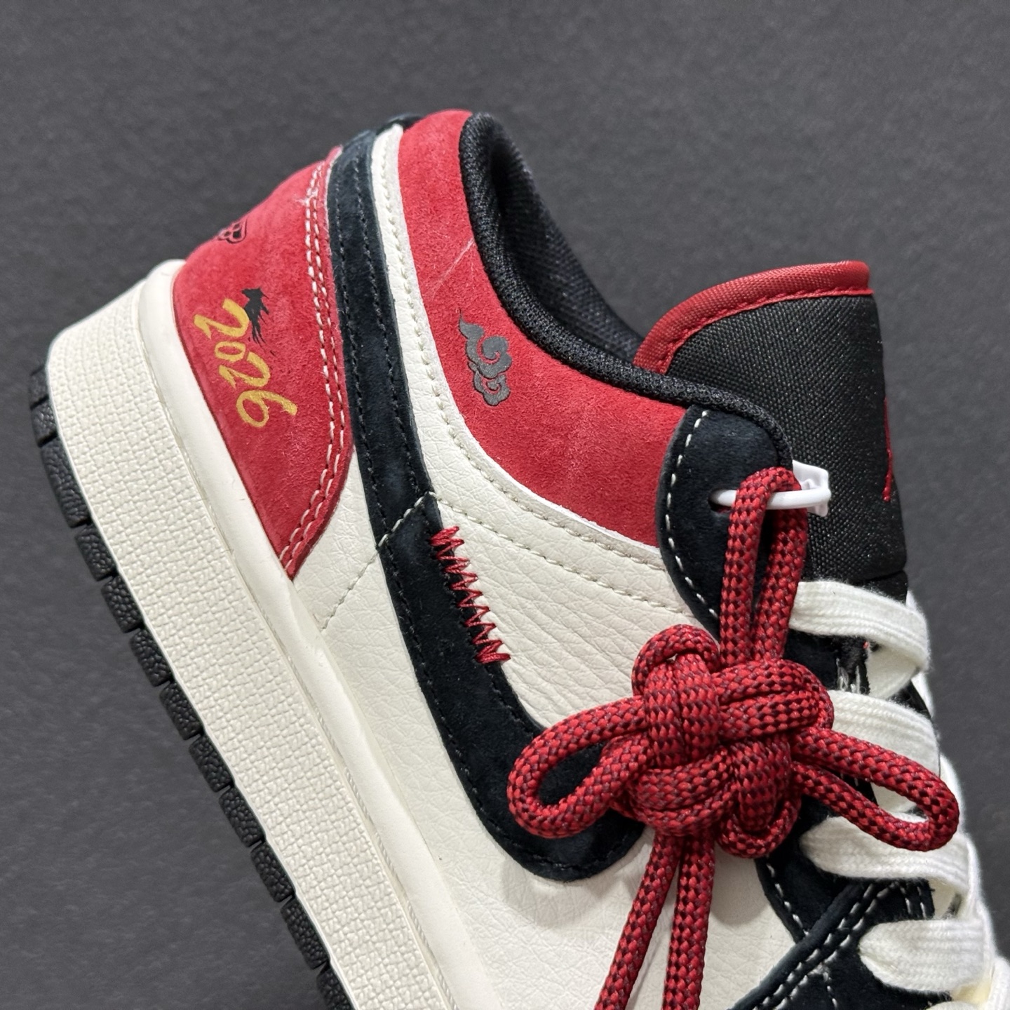 Air Jordan 1 Low AJ1 乔1马年限定 米黑红配色 高端定制 低帮复古篮球鞋 MZ9588-840-Top High Quatity Cheap Sneakers Fashion Clothing Clothes Bags handbags Shoes of all Brand wholesale With The best Quality And Beautiful Price from China Factory Chinese suppliers wholesaler seller Air Jordan 1 Low AJ1 乔1马年限定 米黑红配色 高端定制 低帮复古篮球鞋 MZ9588-840