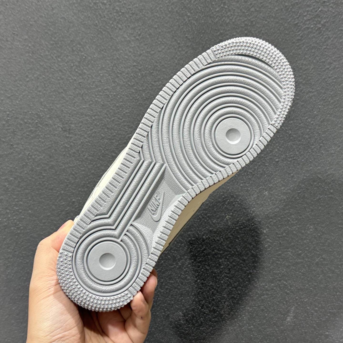 复古质感 百搭首选 AIR FORCE 1 米白与烟灰的经典配色 SM6668-121-Top High Quatity Cheap Sneakers Fashion Clothing Clothes Bags handbags Shoes of all Brand wholesale With The best Quality And Beautiful Price from China Factory Chinese suppliers wholesaler seller 复古质感 百搭首选 AIR FORCE 1 米白与烟灰的经典配色 SM6668-121