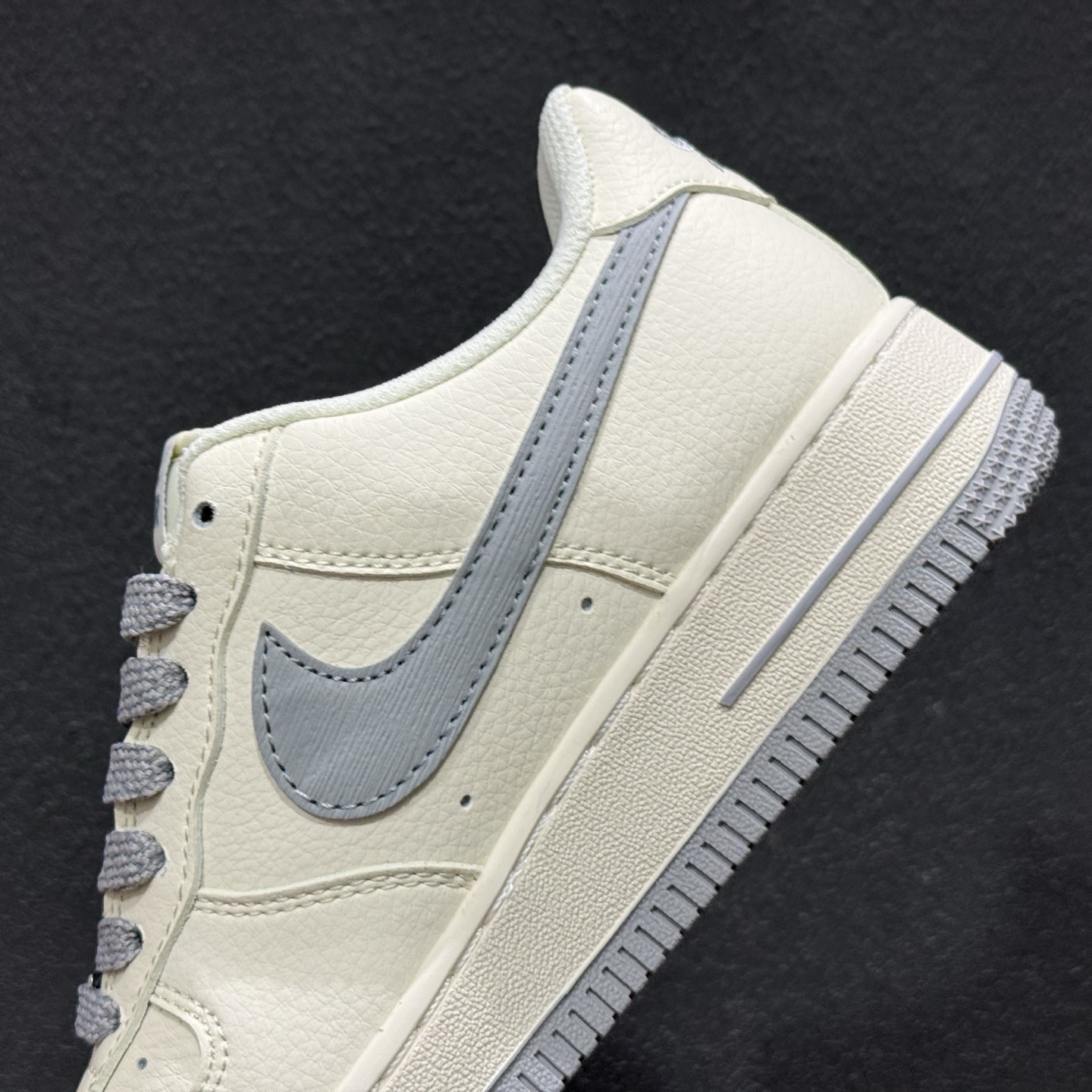 复古质感 百搭首选 AIR FORCE 1 米白与烟灰的经典配色 SM6668-121-Top High Quatity Cheap Sneakers Fashion Clothing Clothes Bags handbags Shoes of all Brand wholesale With The best Quality And Beautiful Price from China Factory Chinese suppliers wholesaler seller 复古质感 百搭首选 AIR FORCE 1 米白与烟灰的经典配色 SM6668-121