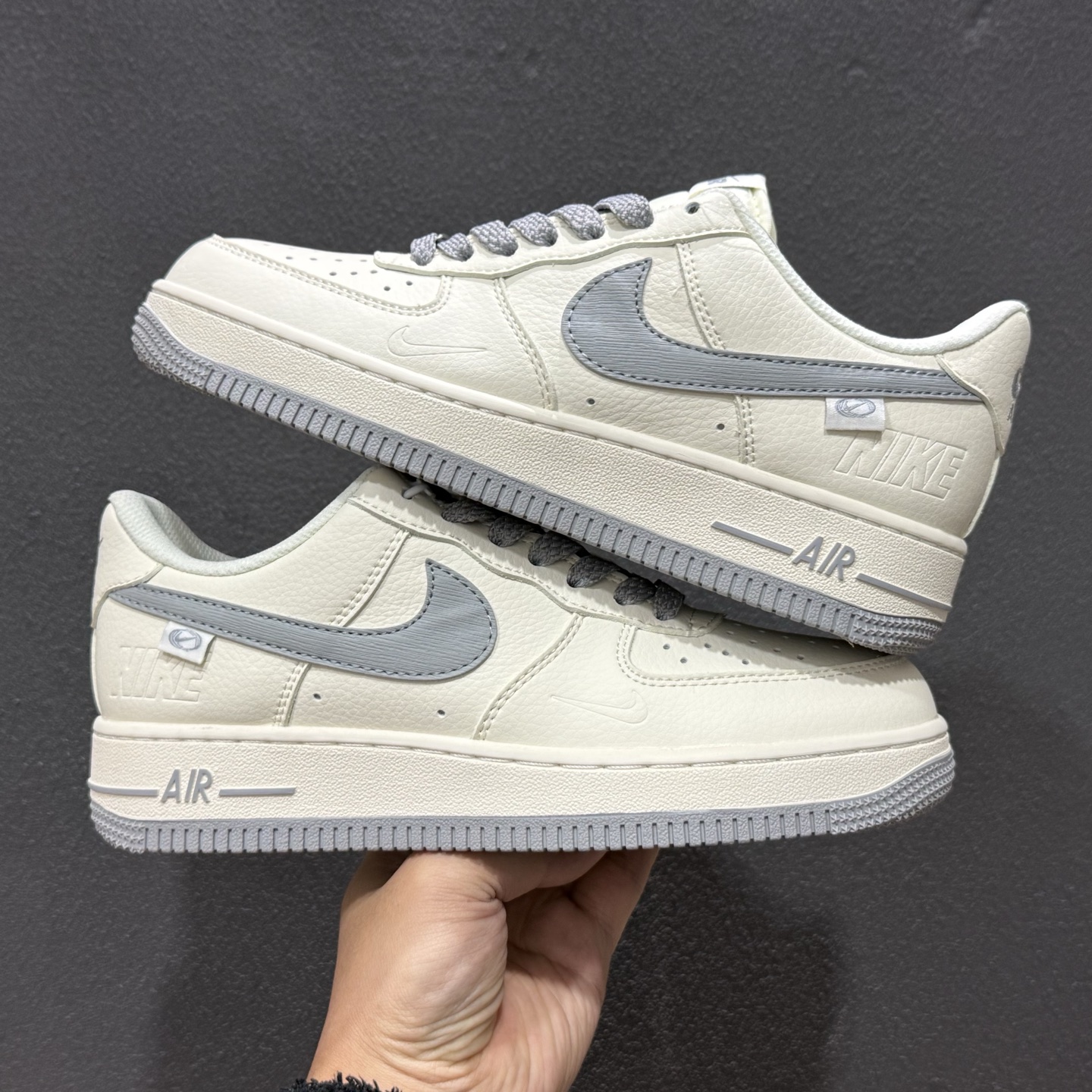 复古质感 百搭首选 AIR FORCE 1 米白与烟灰的经典配色 SM6668-121-Top High Quatity Cheap Sneakers Fashion Clothing Clothes Bags handbags Shoes of all Brand wholesale With The best Quality And Beautiful Price from China Factory Chinese suppliers wholesaler seller 复古质感 百搭首选 AIR FORCE 1 米白与烟灰的经典配色 SM6668-121
