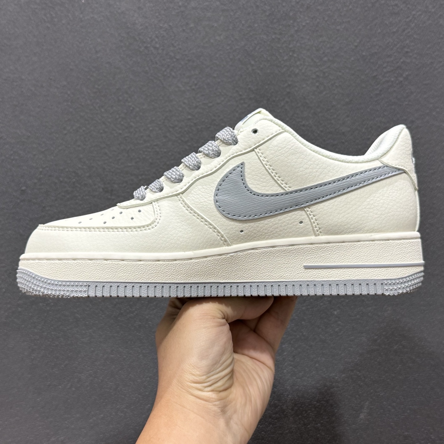 复古质感 百搭首选 AIR FORCE 1 米白与烟灰的经典配色 SM6668-121-Top High Quatity Cheap Sneakers Fashion Clothing Clothes Bags handbags Shoes of all Brand wholesale With The best Quality And Beautiful Price from China Factory Chinese suppliers wholesaler seller 复古质感 百搭首选 AIR FORCE 1 米白与烟灰的经典配色 SM6668-121