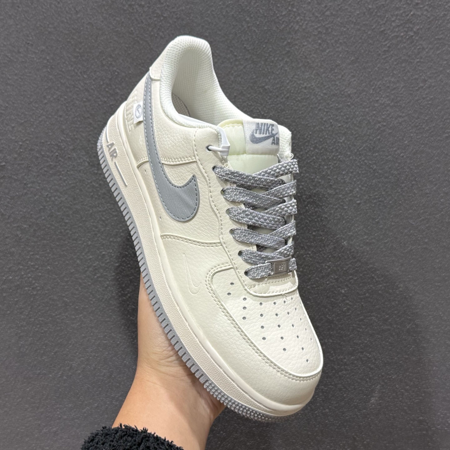 复古质感 百搭首选 AIR FORCE 1 米白与烟灰的经典配色 SM6668-121-Top High Quatity Cheap Sneakers Fashion Clothing Clothes Bags handbags Shoes of all Brand wholesale With The best Quality And Beautiful Price from China Factory Chinese suppliers wholesaler seller 复古质感 百搭首选 AIR FORCE 1 米白与烟灰的经典配色 SM6668-121