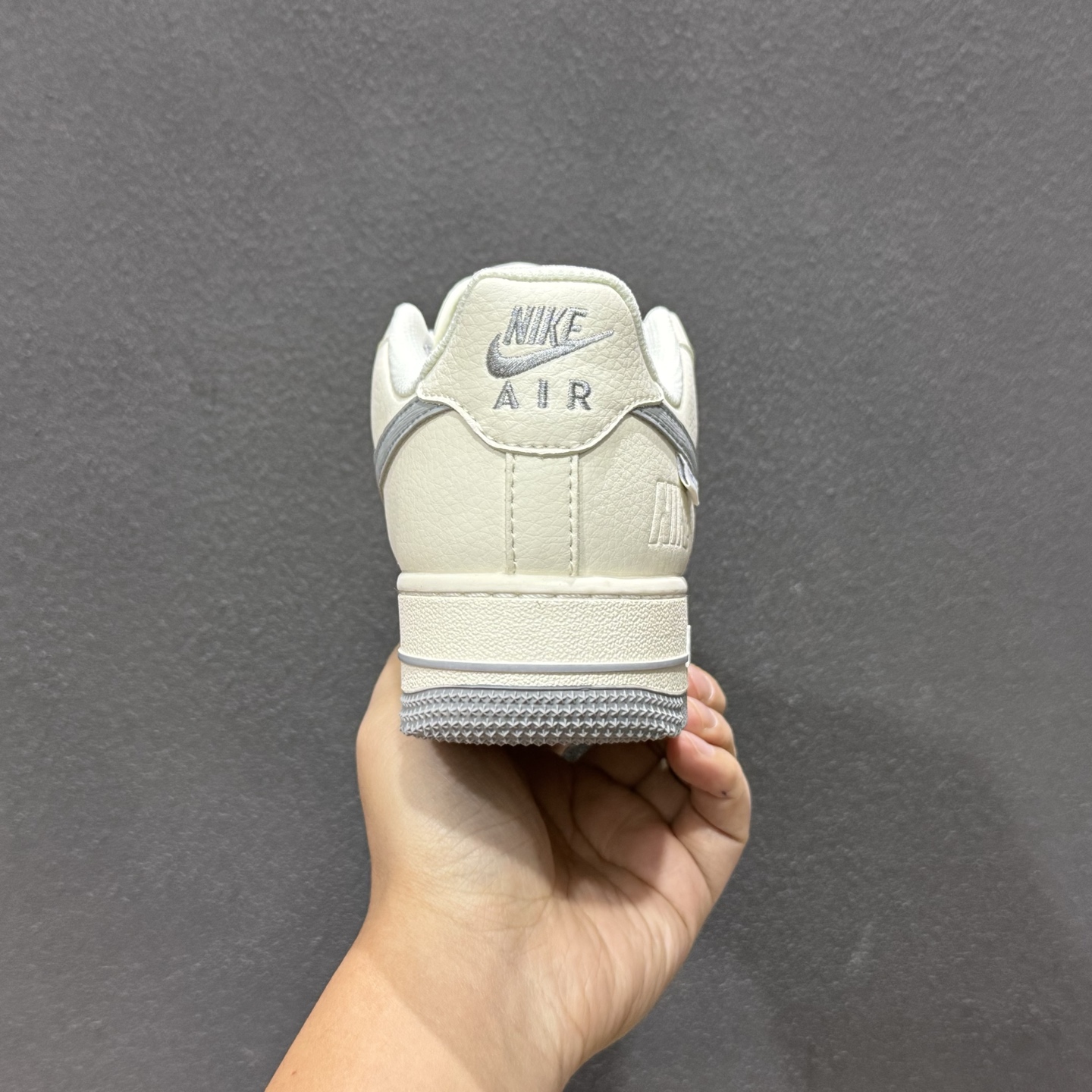 复古质感 百搭首选 AIR FORCE 1 米白与烟灰的经典配色 SM6668-121-Top High Quatity Cheap Sneakers Fashion Clothing Clothes Bags handbags Shoes of all Brand wholesale With The best Quality And Beautiful Price from China Factory Chinese suppliers wholesaler seller 复古质感 百搭首选 AIR FORCE 1 米白与烟灰的经典配色 SM6668-121