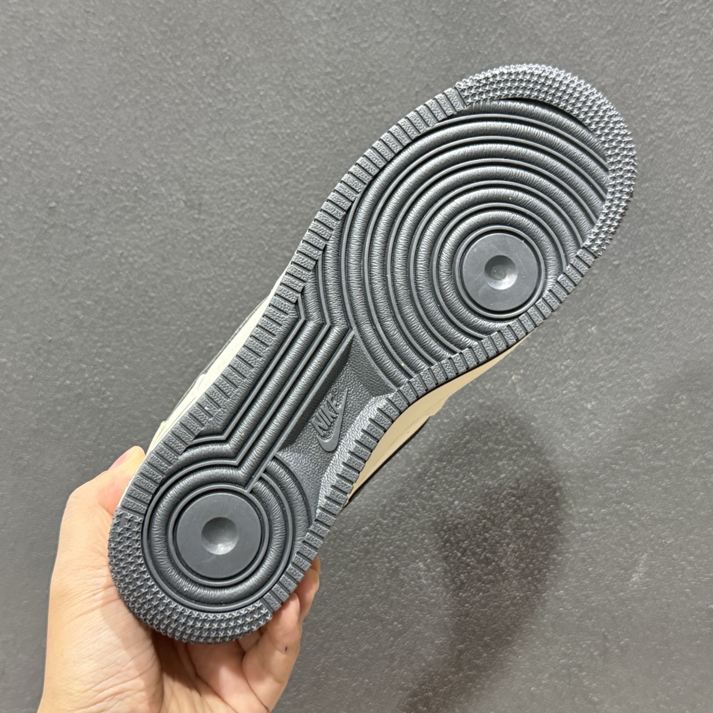 复古回潮 简约高级 AIR FORCE 1 米白深灰配色经典耐看 SM6668-119-Top High Quatity Cheap Sneakers Fashion Clothing Clothes Bags handbags Shoes of all Brand wholesale With The best Quality And Beautiful Price from China Factory Chinese suppliers wholesaler seller 复古回潮 简约高级 AIR FORCE 1 米白深灰配色经典耐看 SM6668-119